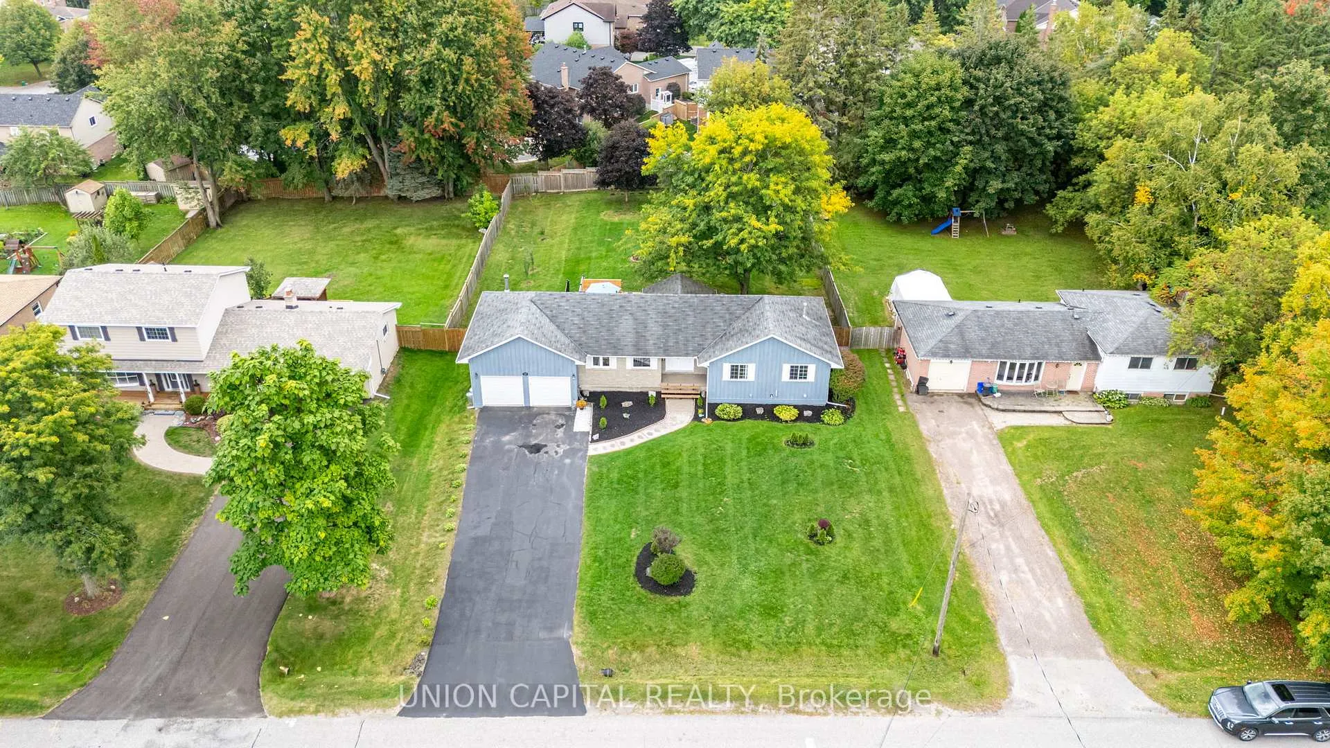 Photo 3 of 35 Jonathan Street, Uxbridge — HOMEH