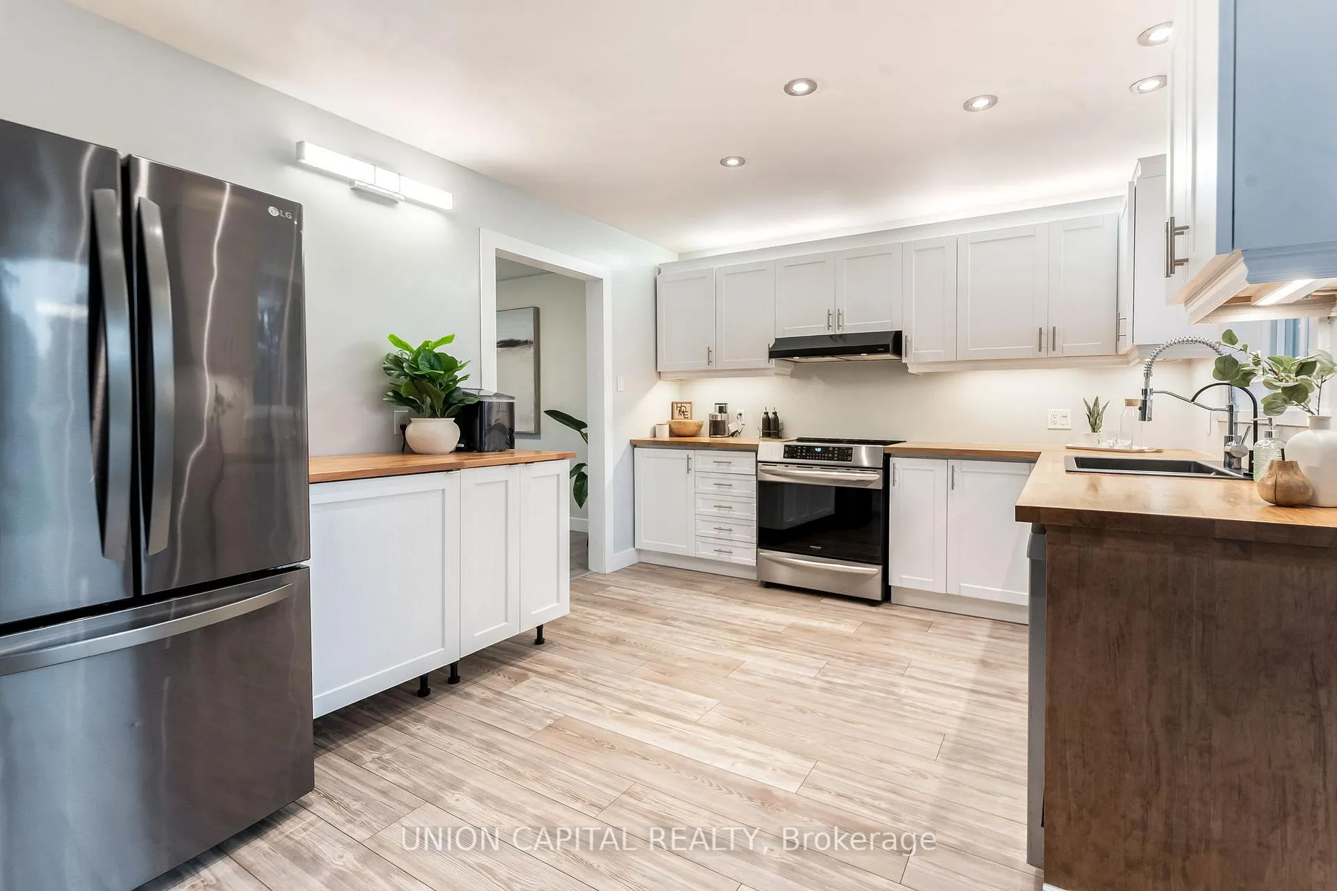 Photo 10 of 35 Jonathan Street, Uxbridge — HOMEH