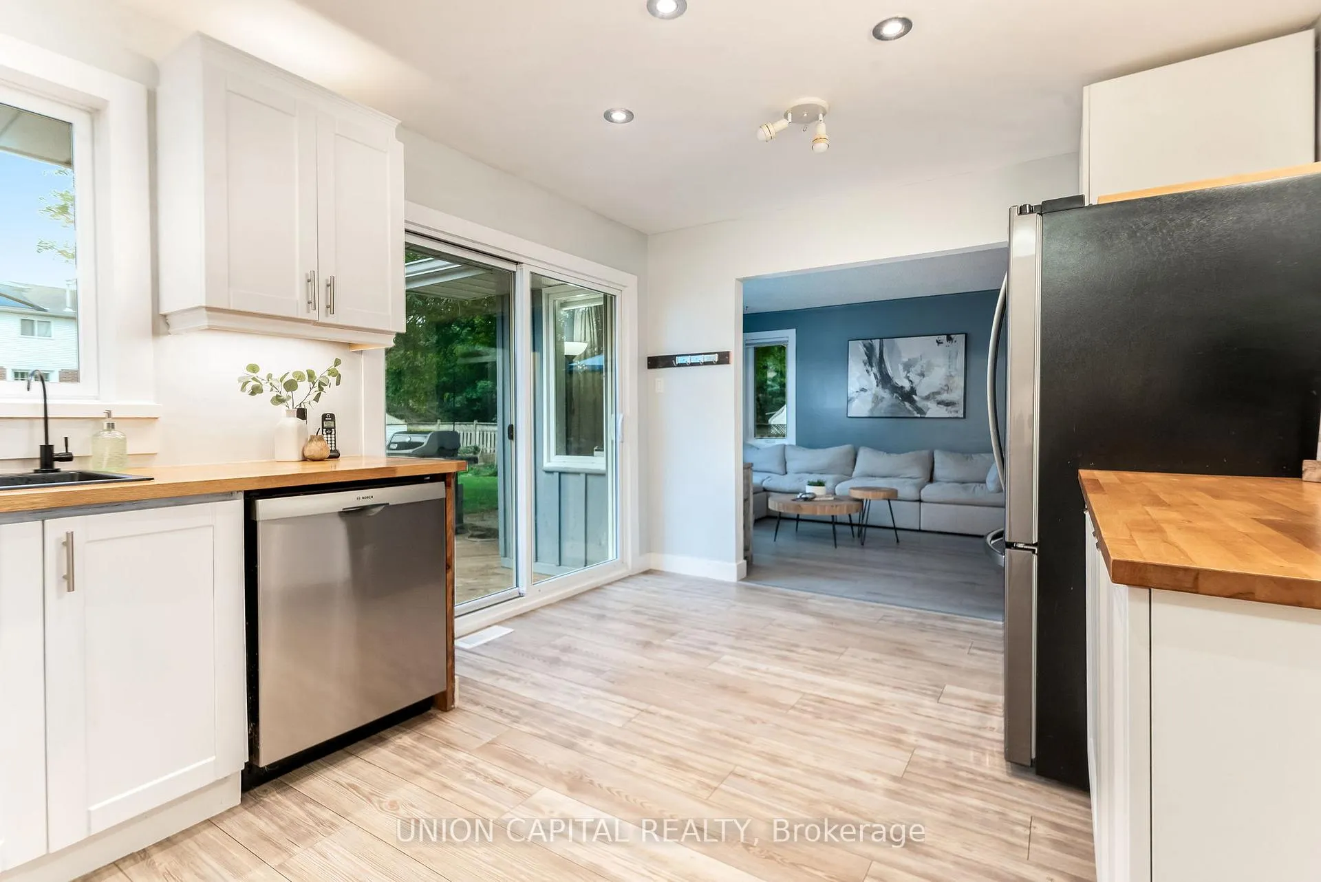 Photo 12 of 35 Jonathan Street, Uxbridge — HOMEH