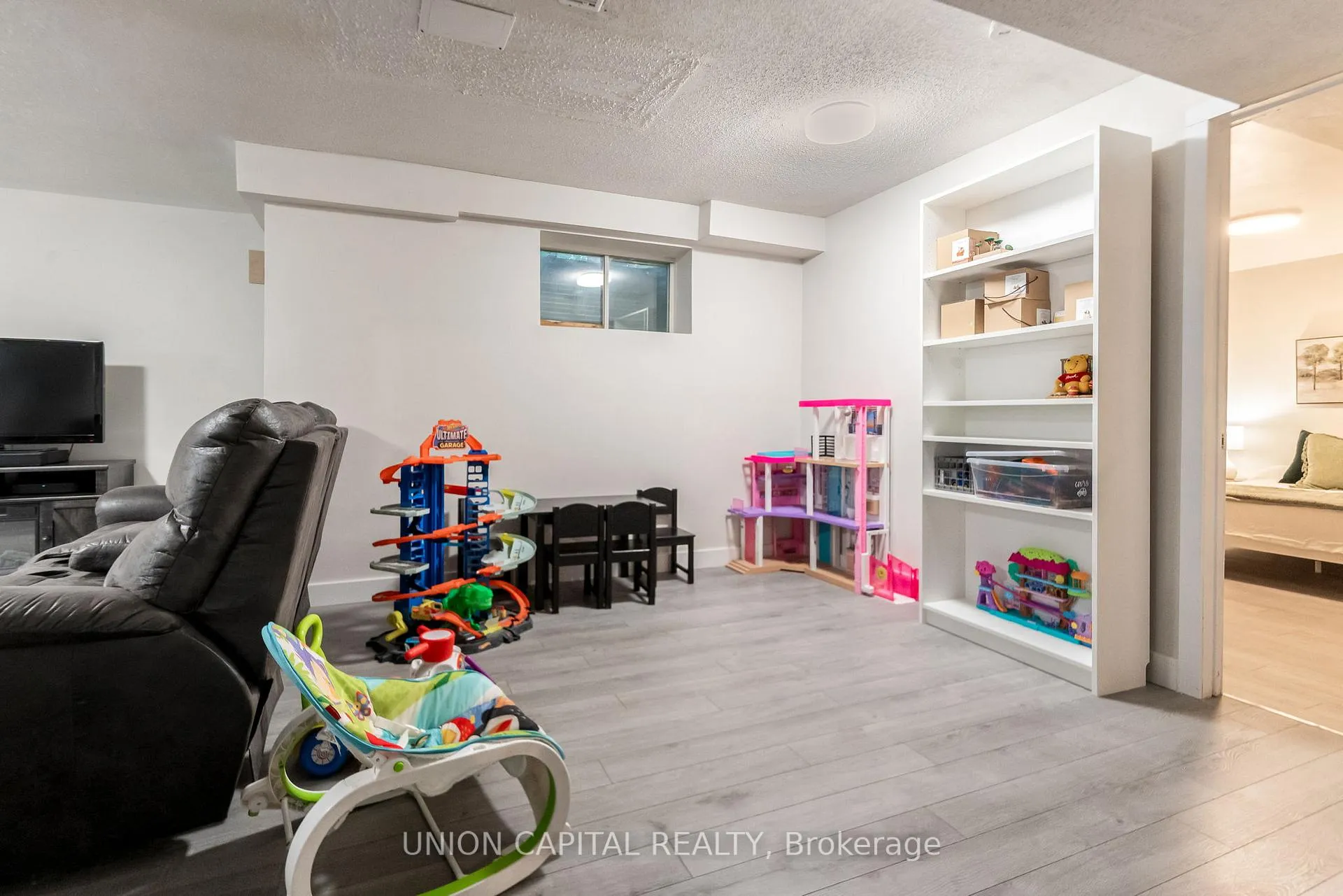 Photo 34 of 35 Jonathan Street, Uxbridge — HOMEH