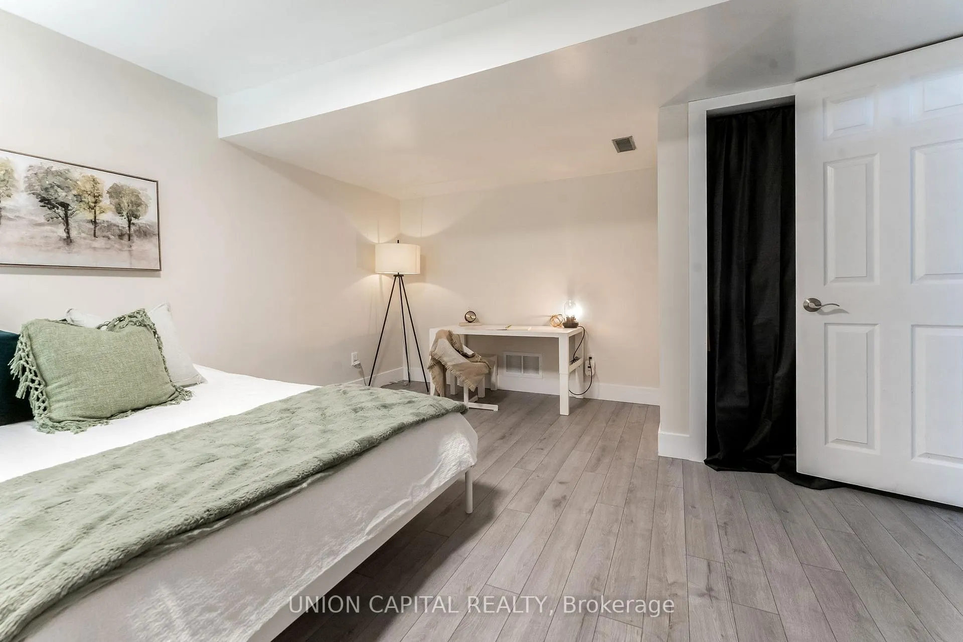 Photo 36 of 35 Jonathan Street, Uxbridge — HOMEH