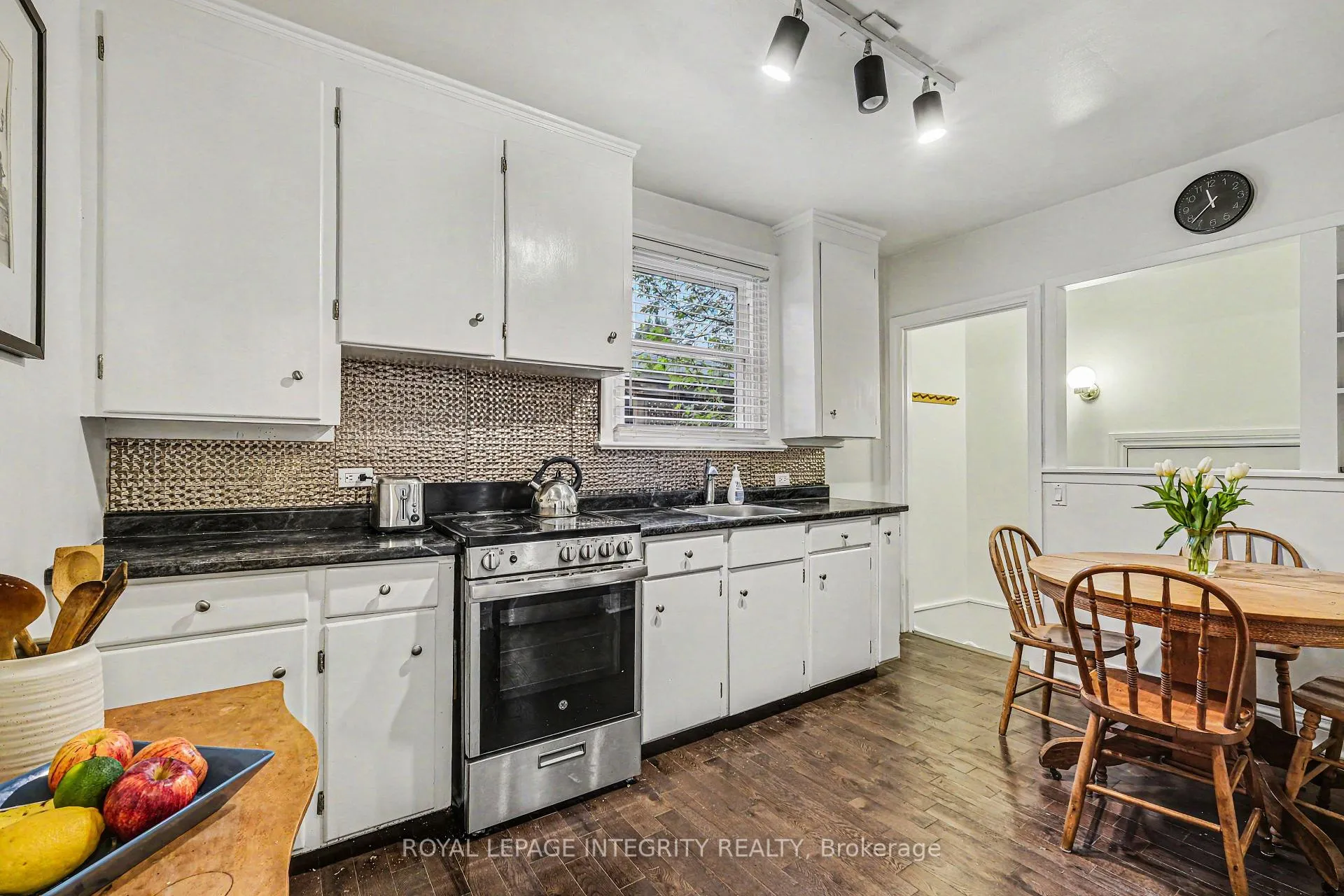 Photo 11 of 15 Beverley Avenue, Ottawa, Hintonburg — HOMEH