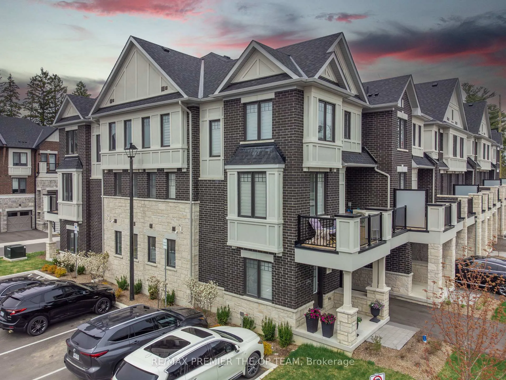 Photo 2 of 22 Pierre Berton Boulevard, Vaughan, Kleinburg — HOMEH