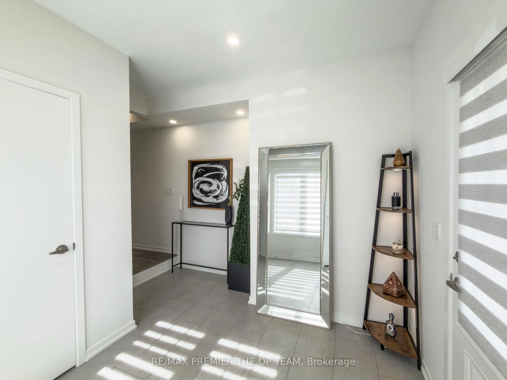 Photo 3 of 22 Pierre Berton Boulevard, Vaughan, Kleinburg — HOMEH