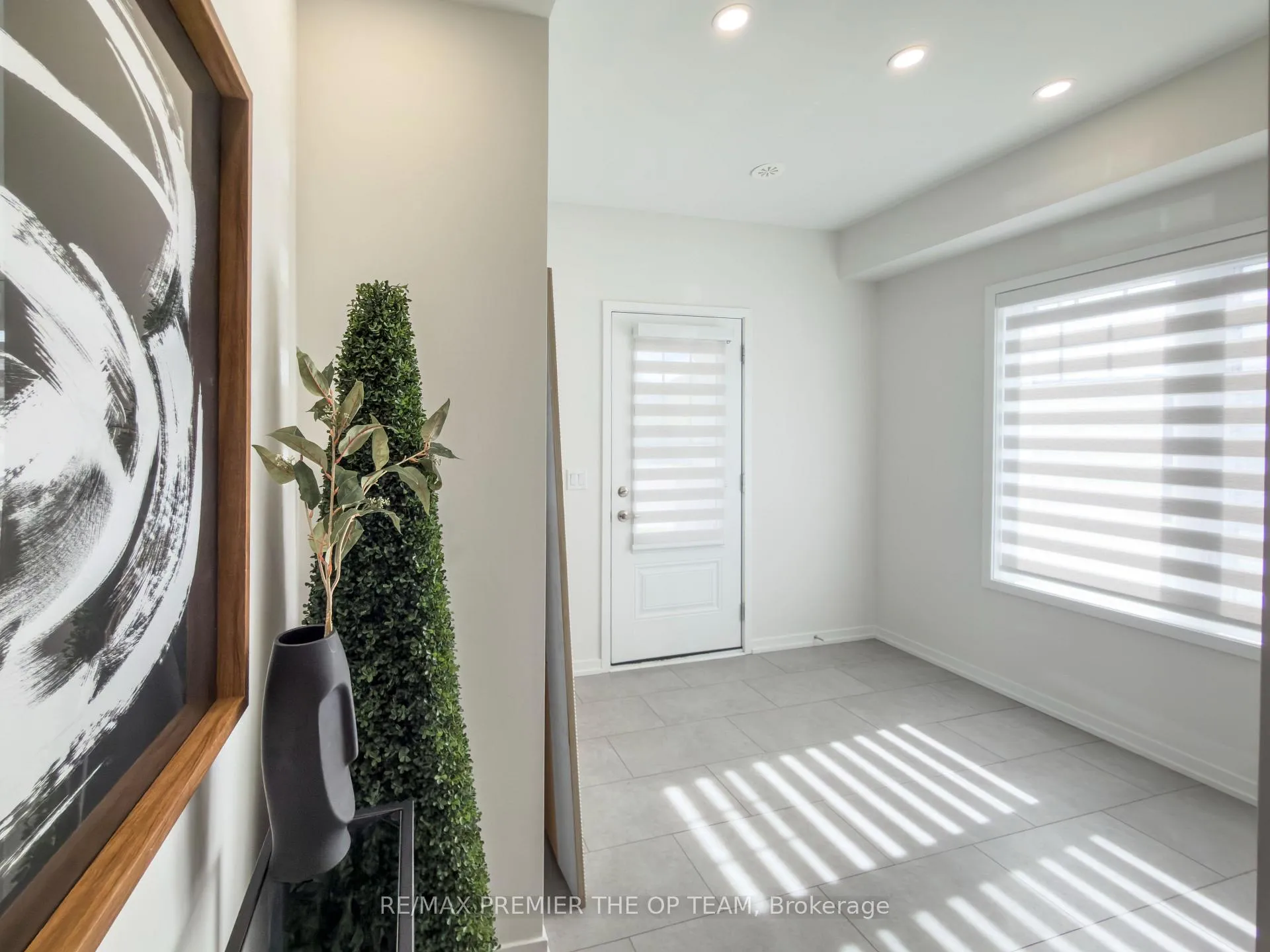 Photo 4 of 22 Pierre Berton Boulevard, Vaughan, Kleinburg — HOMEH