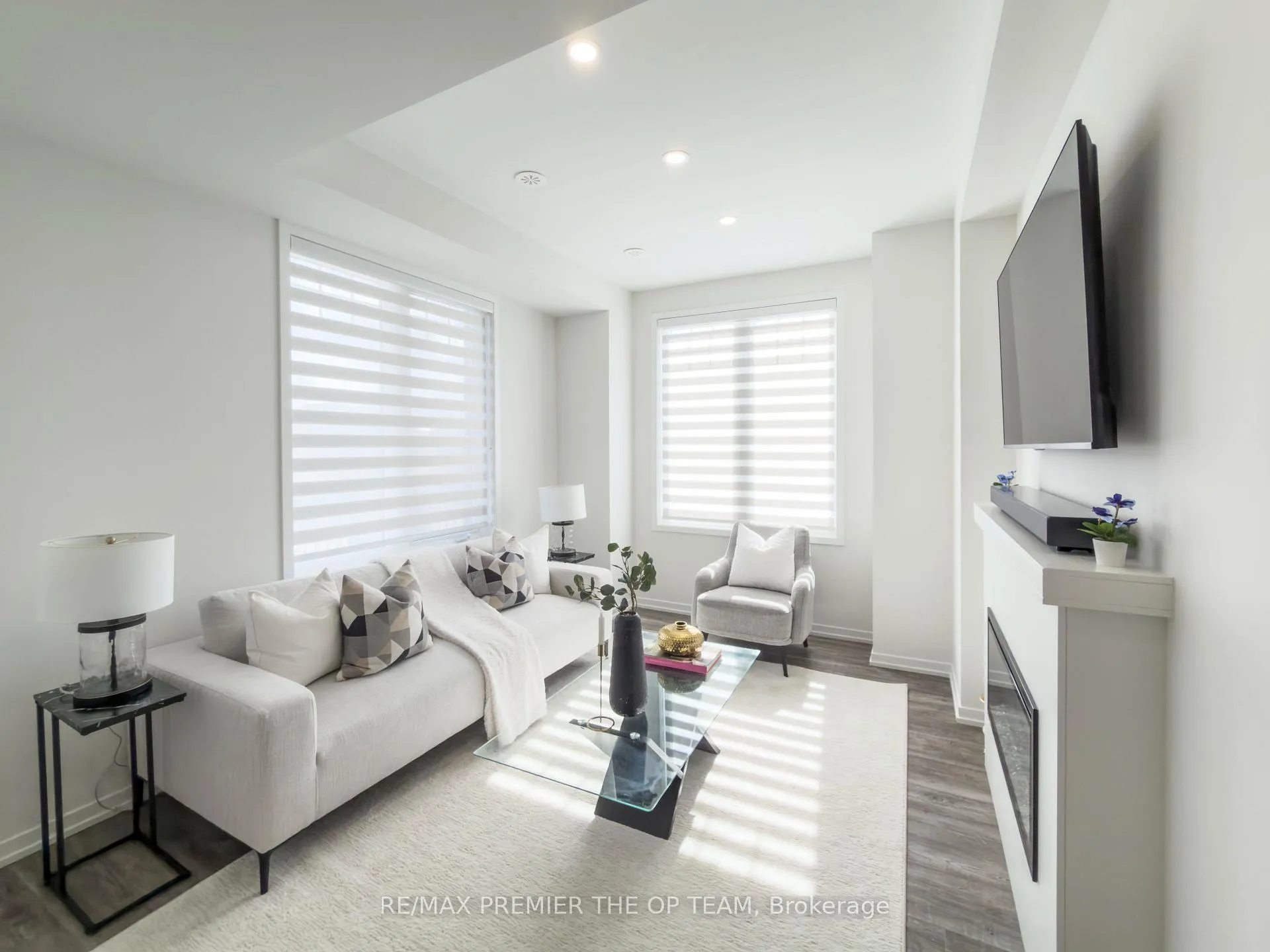 Photo 5 of 22 Pierre Berton Boulevard, Vaughan, Kleinburg — HOMEH