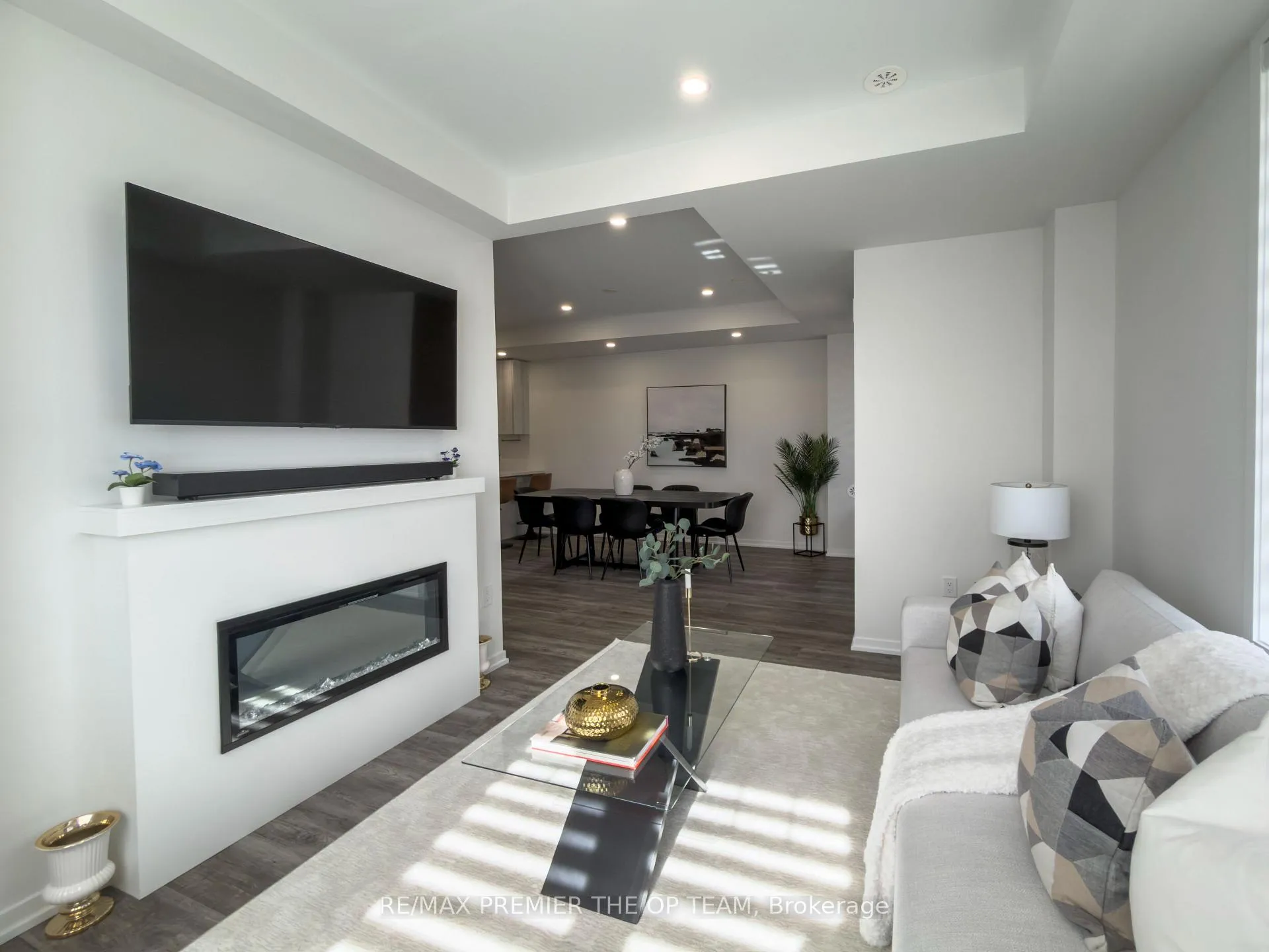 Photo 6 of 22 Pierre Berton Boulevard, Vaughan, Kleinburg — HOMEH