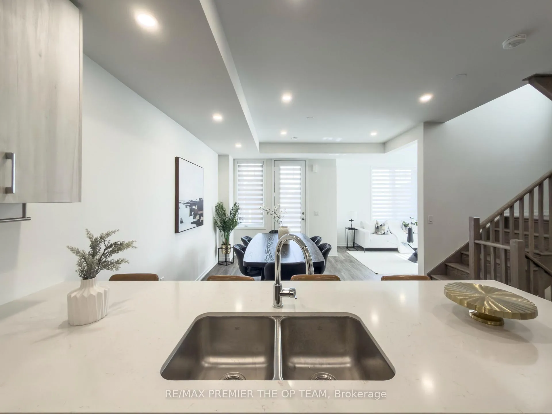 Photo 8 of 22 Pierre Berton Boulevard, Vaughan, Kleinburg — HOMEH