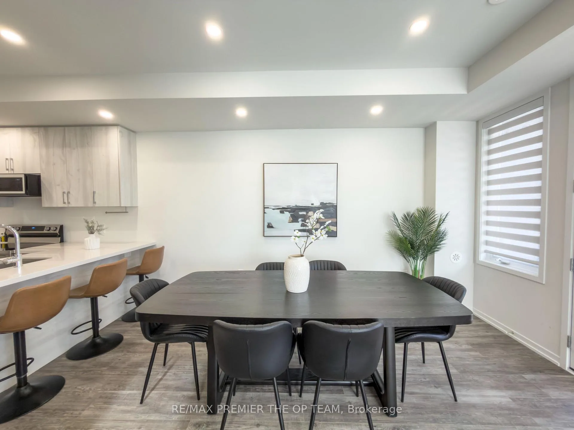 Photo 9 of 22 Pierre Berton Boulevard, Vaughan, Kleinburg — HOMEH