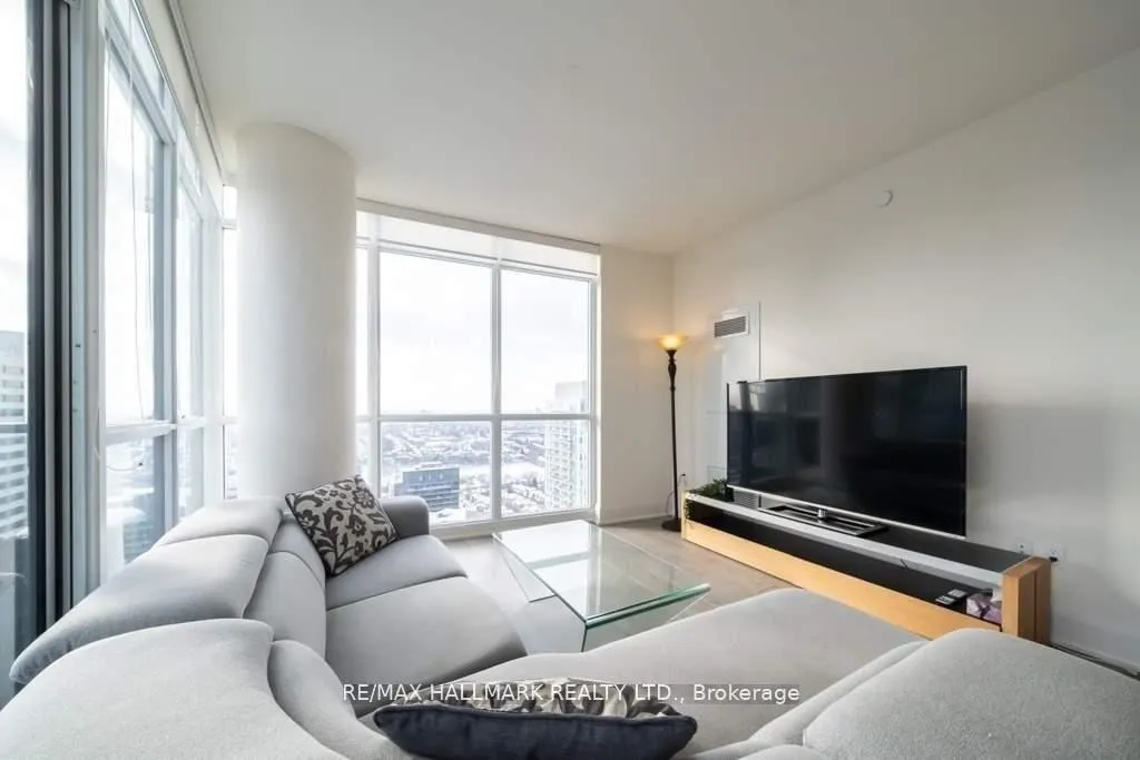 Photo 2 of Unit PH01, 30 Roehampton Avenue, Toronto, Mount Pleasant East — HOMEH