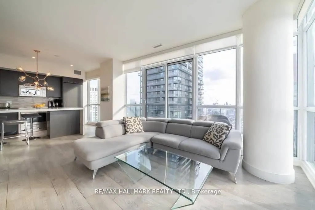 Photo 3 of Unit PH01, 30 Roehampton Avenue, Toronto, Mount Pleasant East — HOMEH