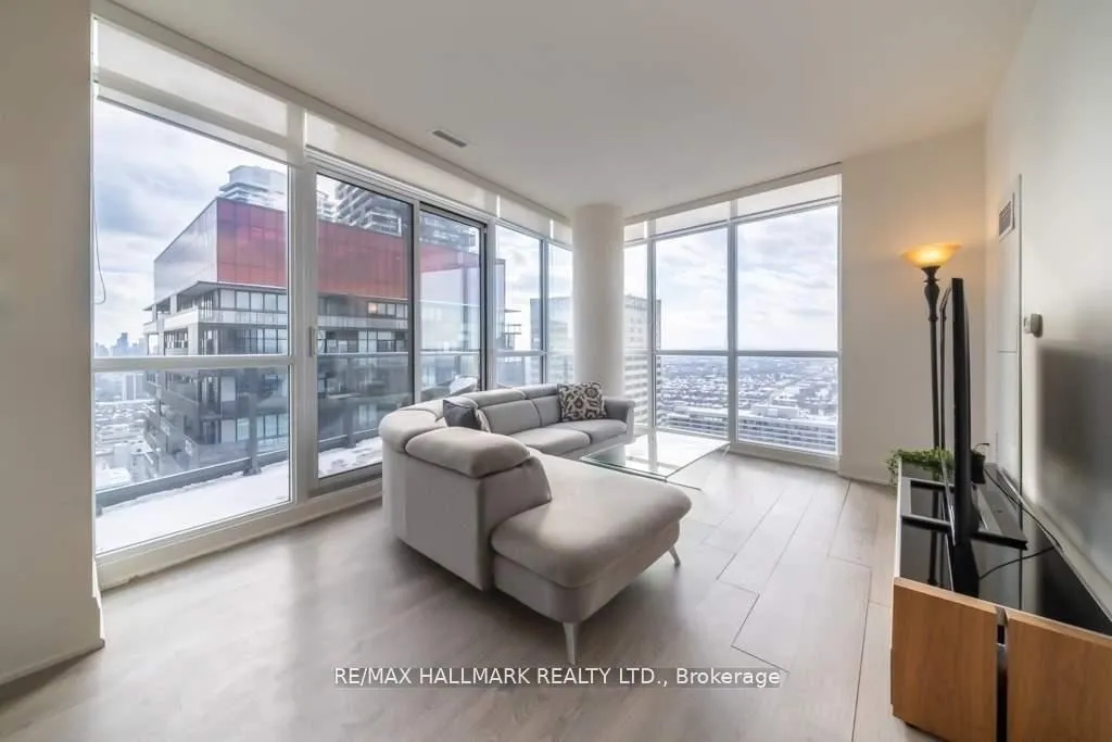 Photo 4 of Unit PH01, 30 Roehampton Avenue, Toronto, Mount Pleasant East — HOMEH