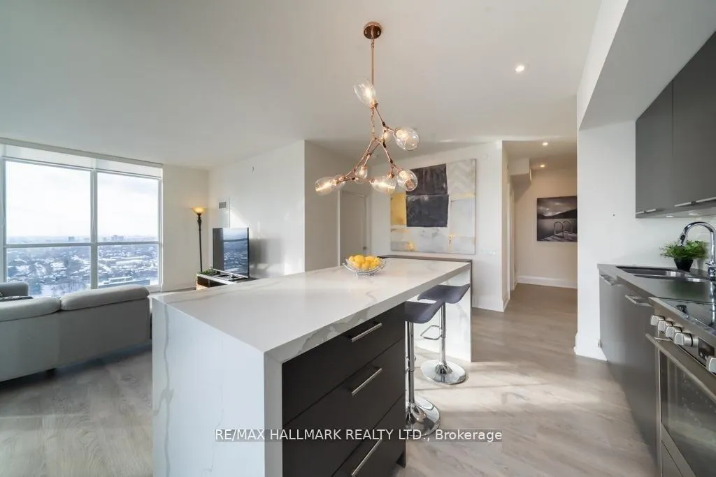 Photo 5 of Unit PH01, 30 Roehampton Avenue, Toronto, Mount Pleasant East — HOMEH