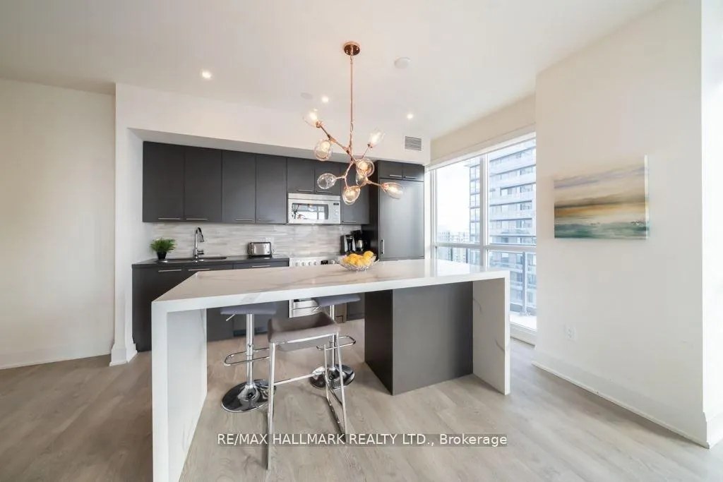 Photo 6 of Unit PH01, 30 Roehampton Avenue, Toronto, Mount Pleasant East — HOMEH