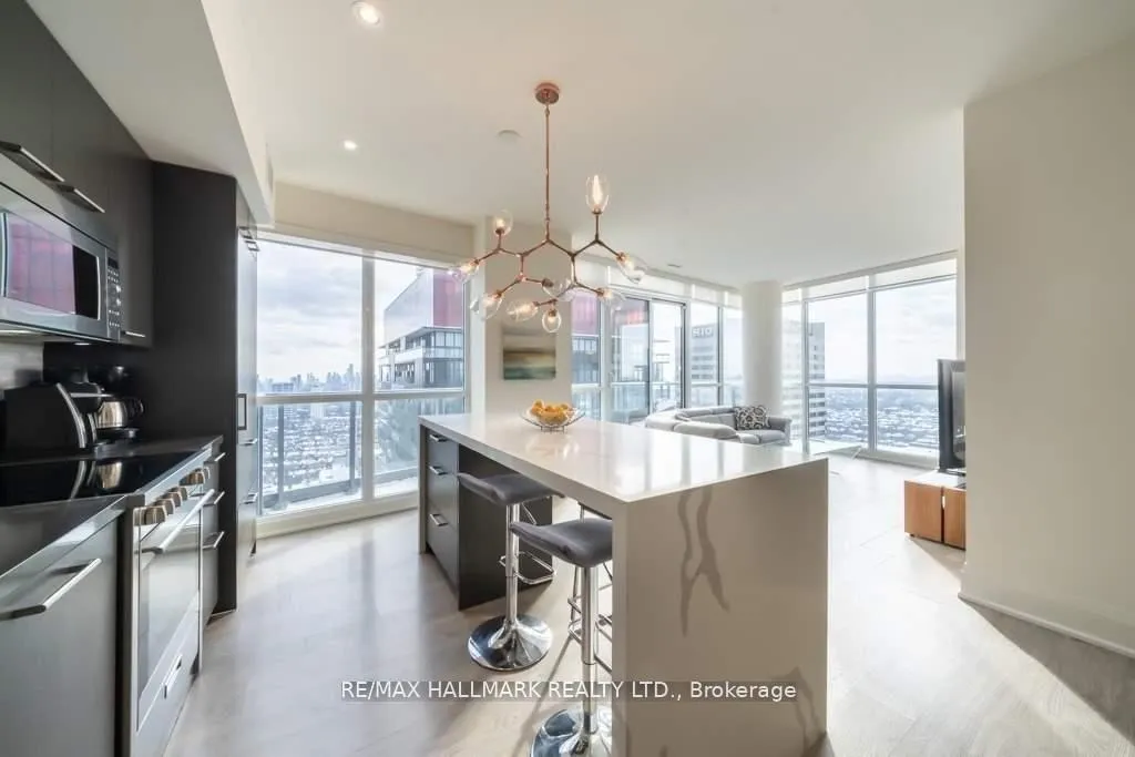 Photo 7 of Unit PH01, 30 Roehampton Avenue, Toronto, Mount Pleasant East — HOMEH