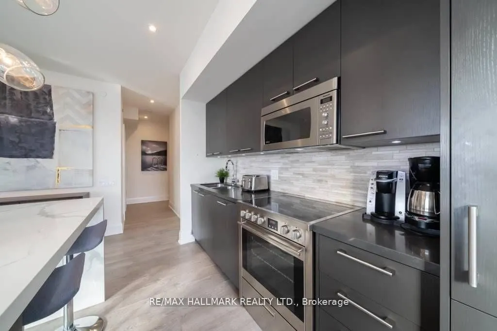 Photo 9 of Unit PH01, 30 Roehampton Avenue, Toronto, Mount Pleasant East — HOMEH
