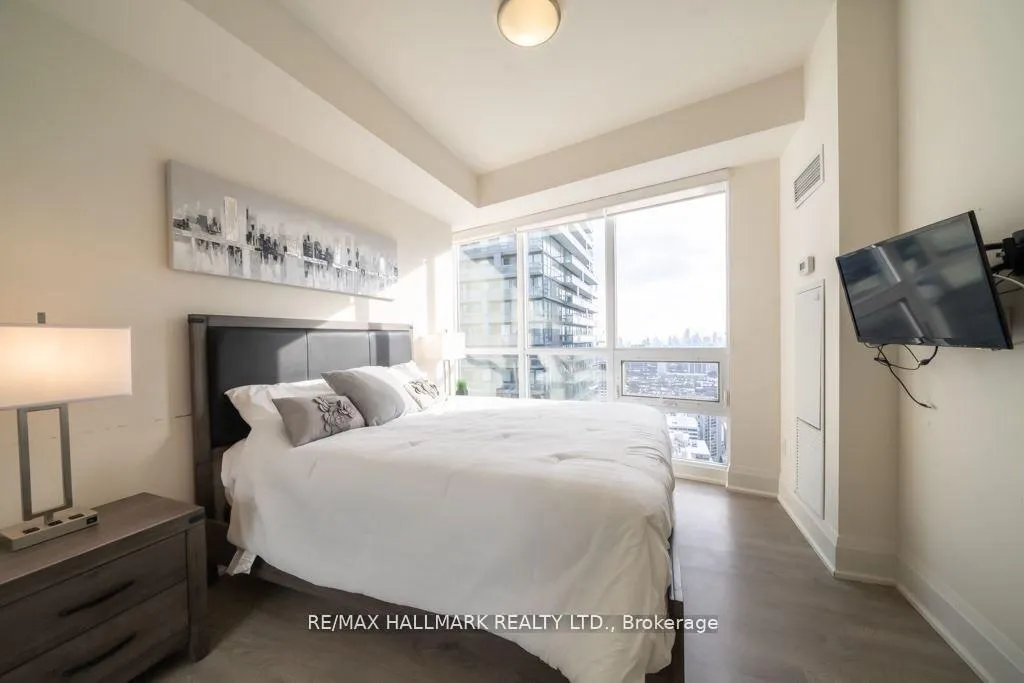 Photo 11 of Unit PH01, 30 Roehampton Avenue, Toronto, Mount Pleasant East — HOMEH