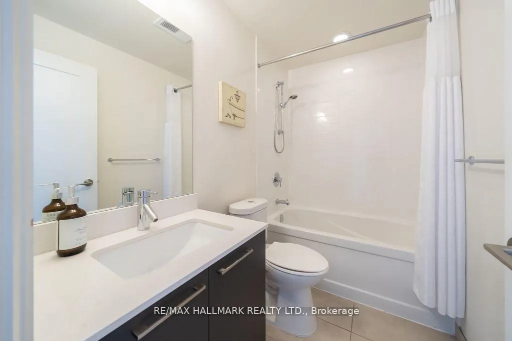 Photo 15 of Unit PH01, 30 Roehampton Avenue, Toronto, Mount Pleasant East — HOMEH