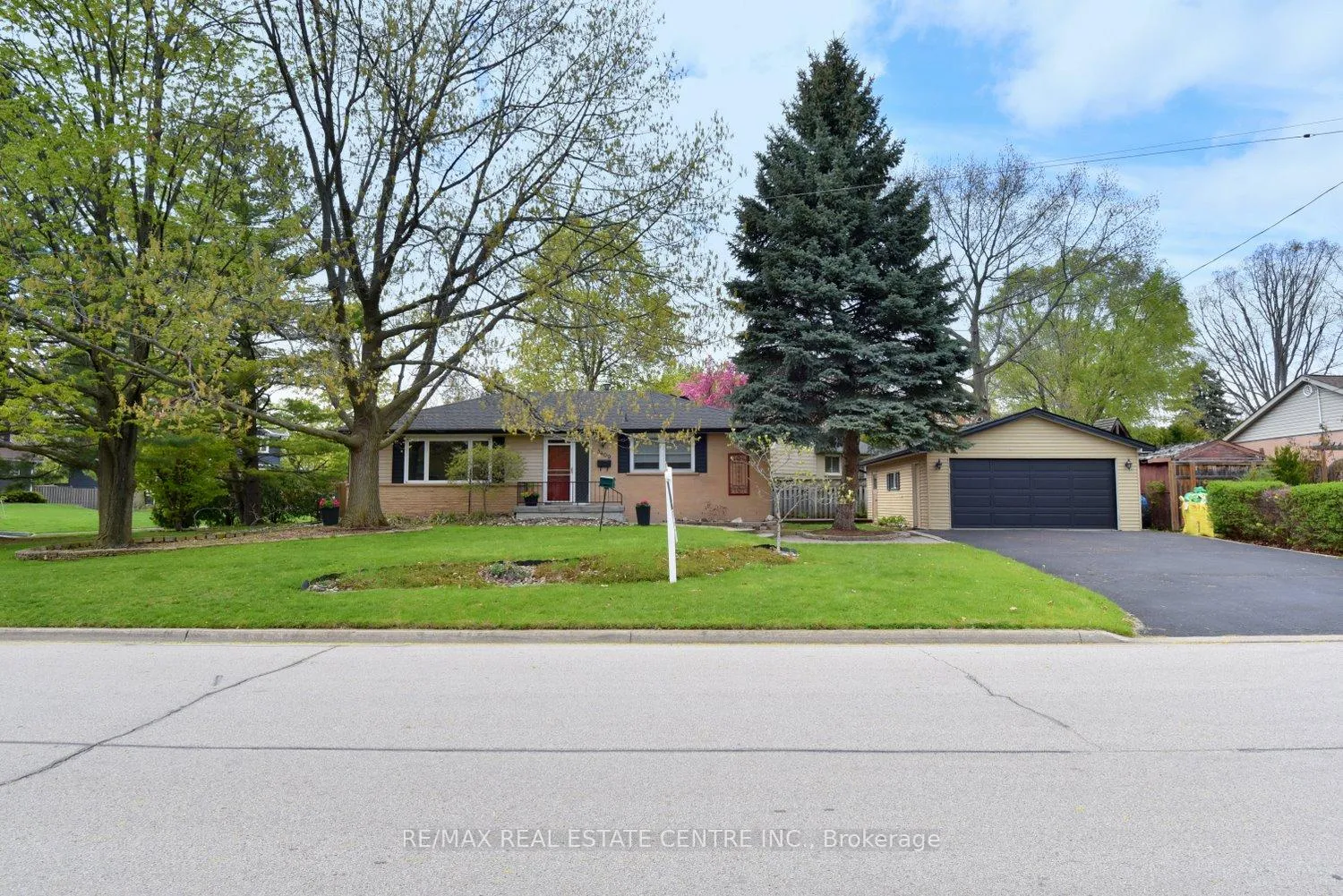 Photo 1 of 5409 Croydon Road, Burlington, Appleby — HOMEH
