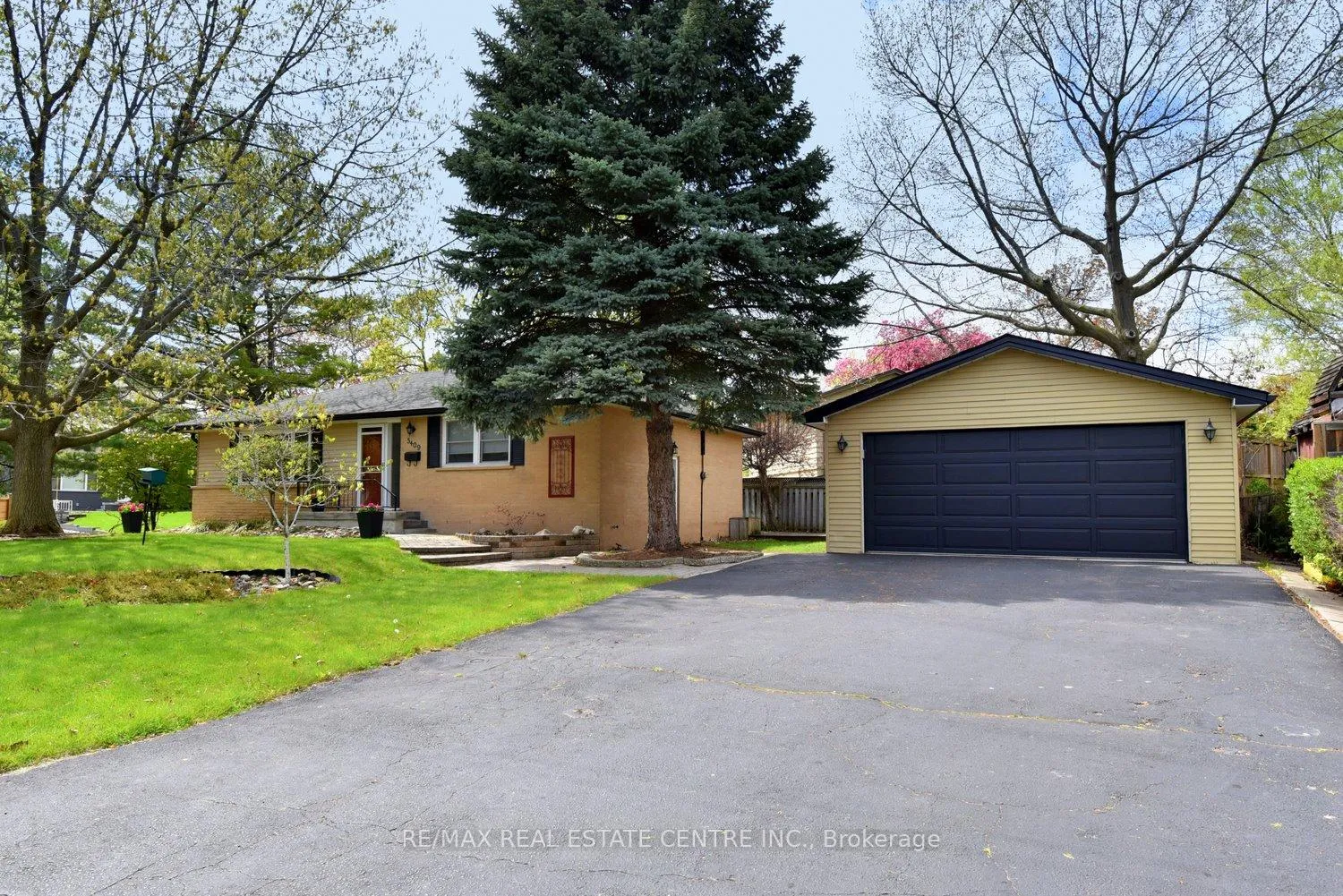 Photo 3 of 5409 Croydon Road, Burlington, Appleby — HOMEH