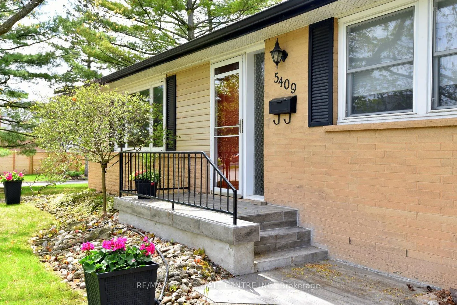 Photo 4 of 5409 Croydon Road, Burlington, Appleby — HOMEH
