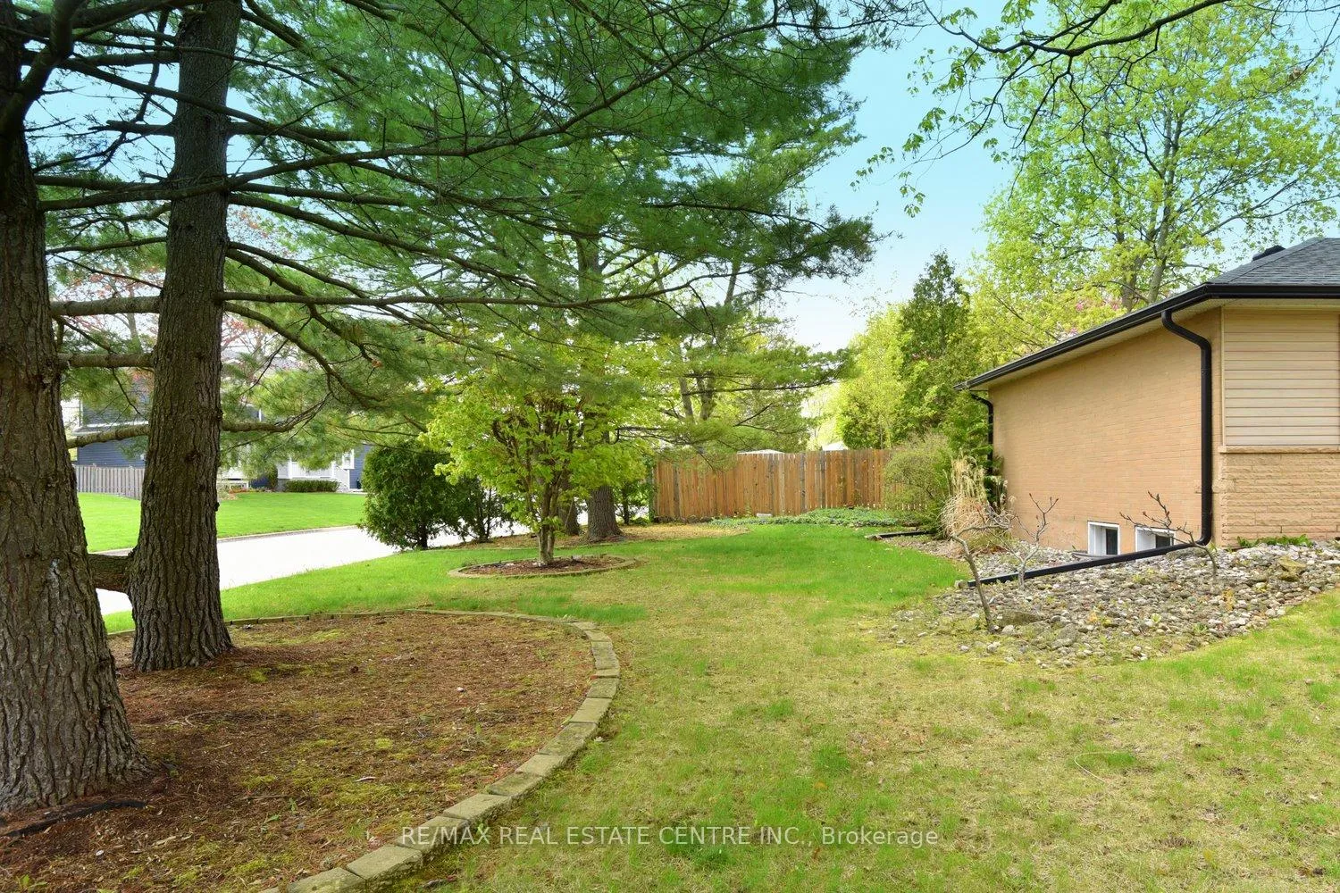Photo 31 of 5409 Croydon Road, Burlington, Appleby — HOMEH