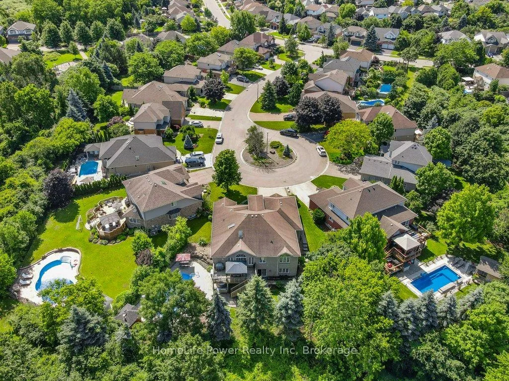 Photo 4 of 16 Elderberry Court, Guelph, Pineridge/Westminster Woods — HOMEH