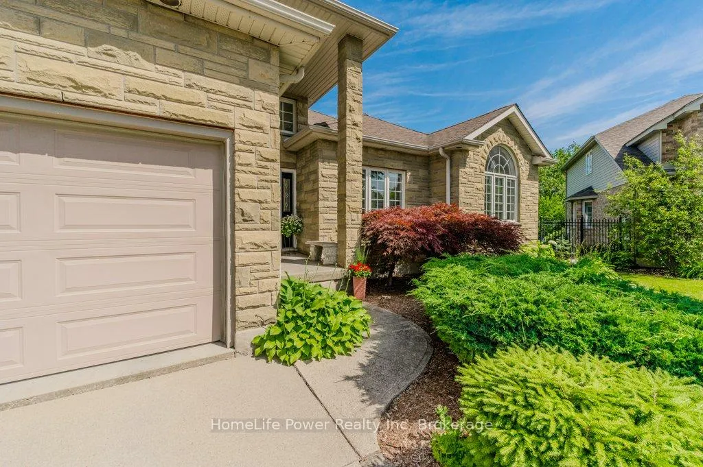 Photo 6 of 16 Elderberry Court, Guelph, Pineridge/Westminster Woods — HOMEH