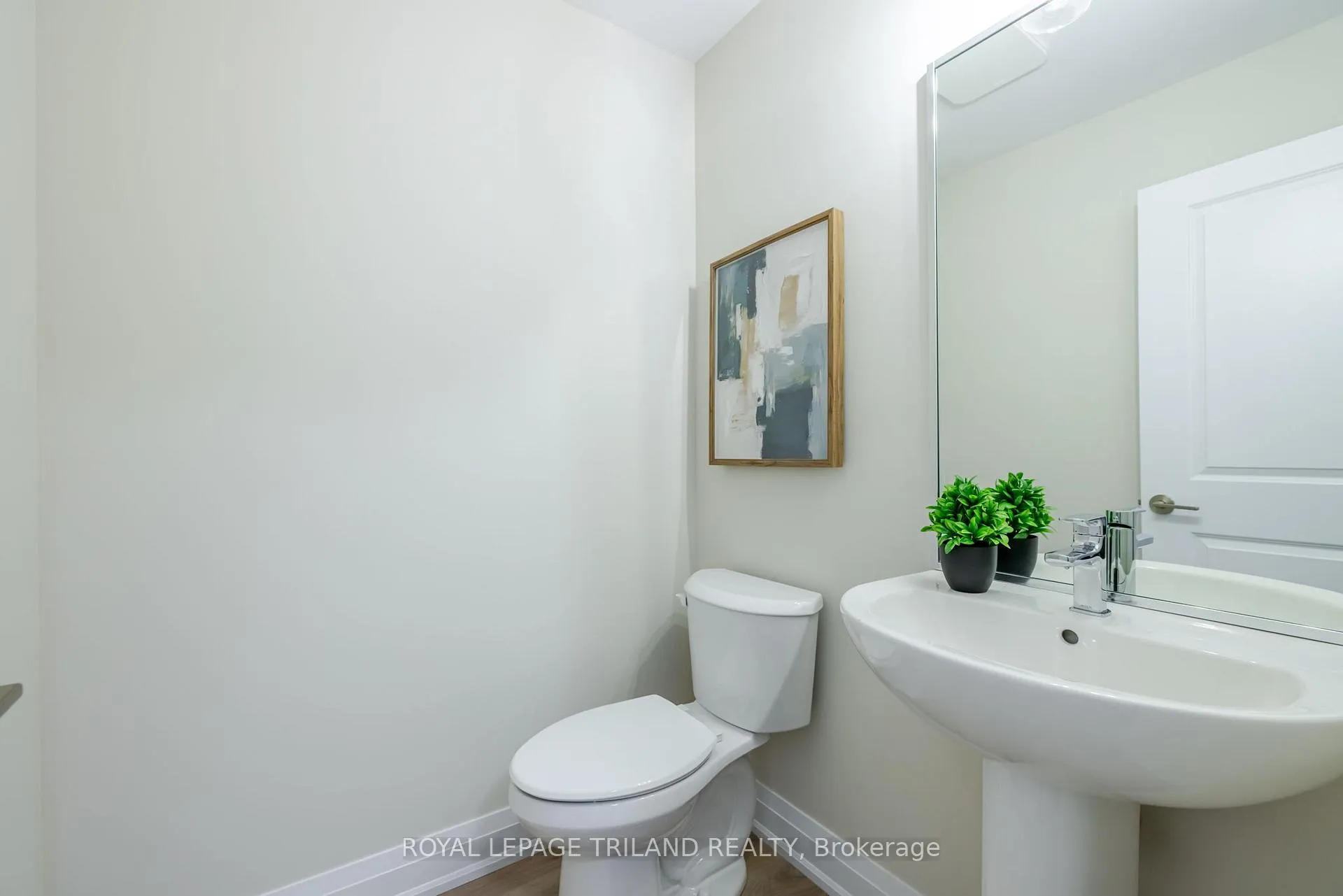 Photo 10 of 778 Banyan Lane, London, North E — HOMEH