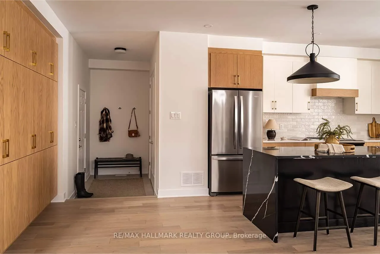 Photo 3 of 687 Persimmon Way, Ottawa, Chapel Hill South - Orleans Village — HOMEH