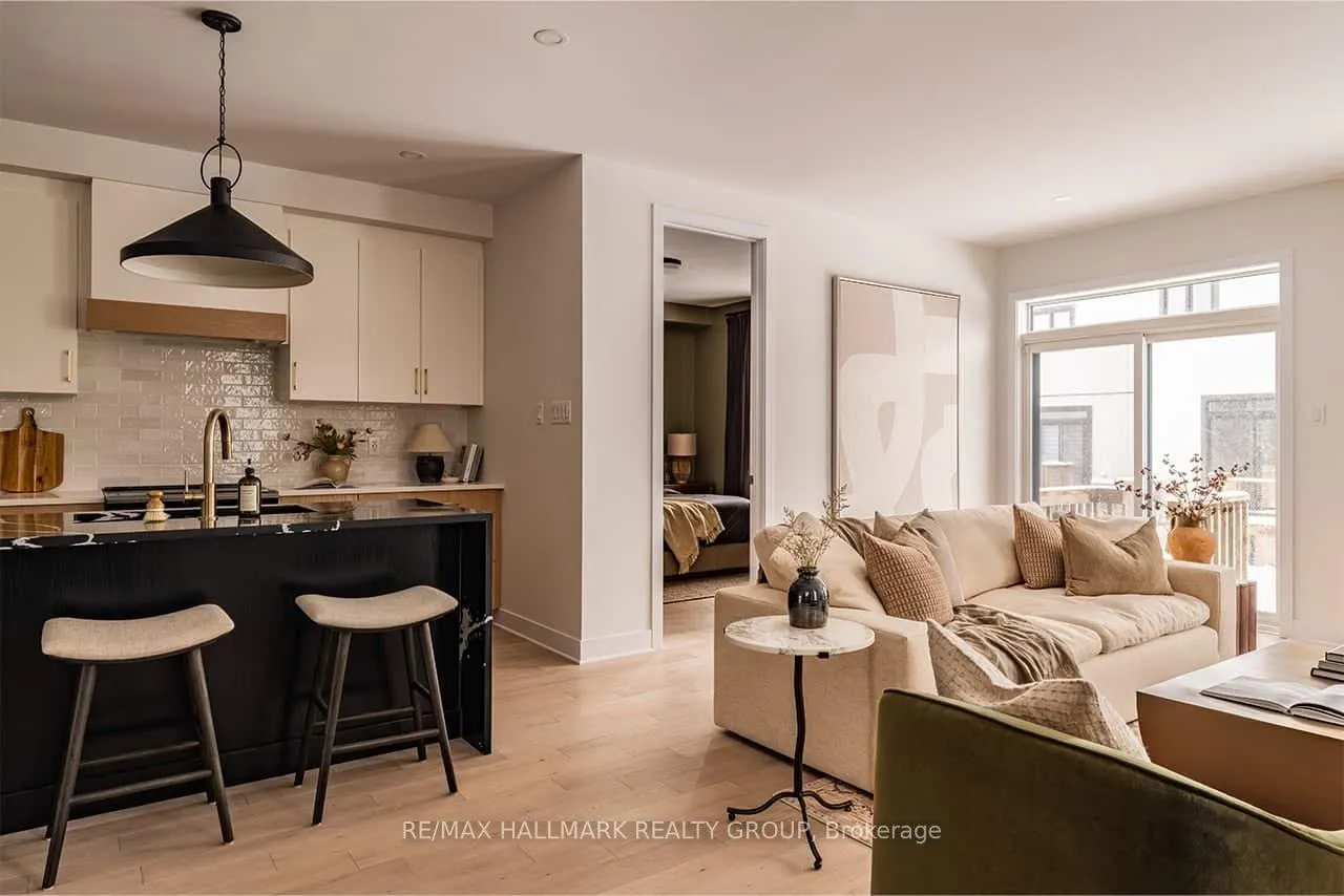 Photo 8 of 687 Persimmon Way, Ottawa, Chapel Hill South - Orleans Village — HOMEH