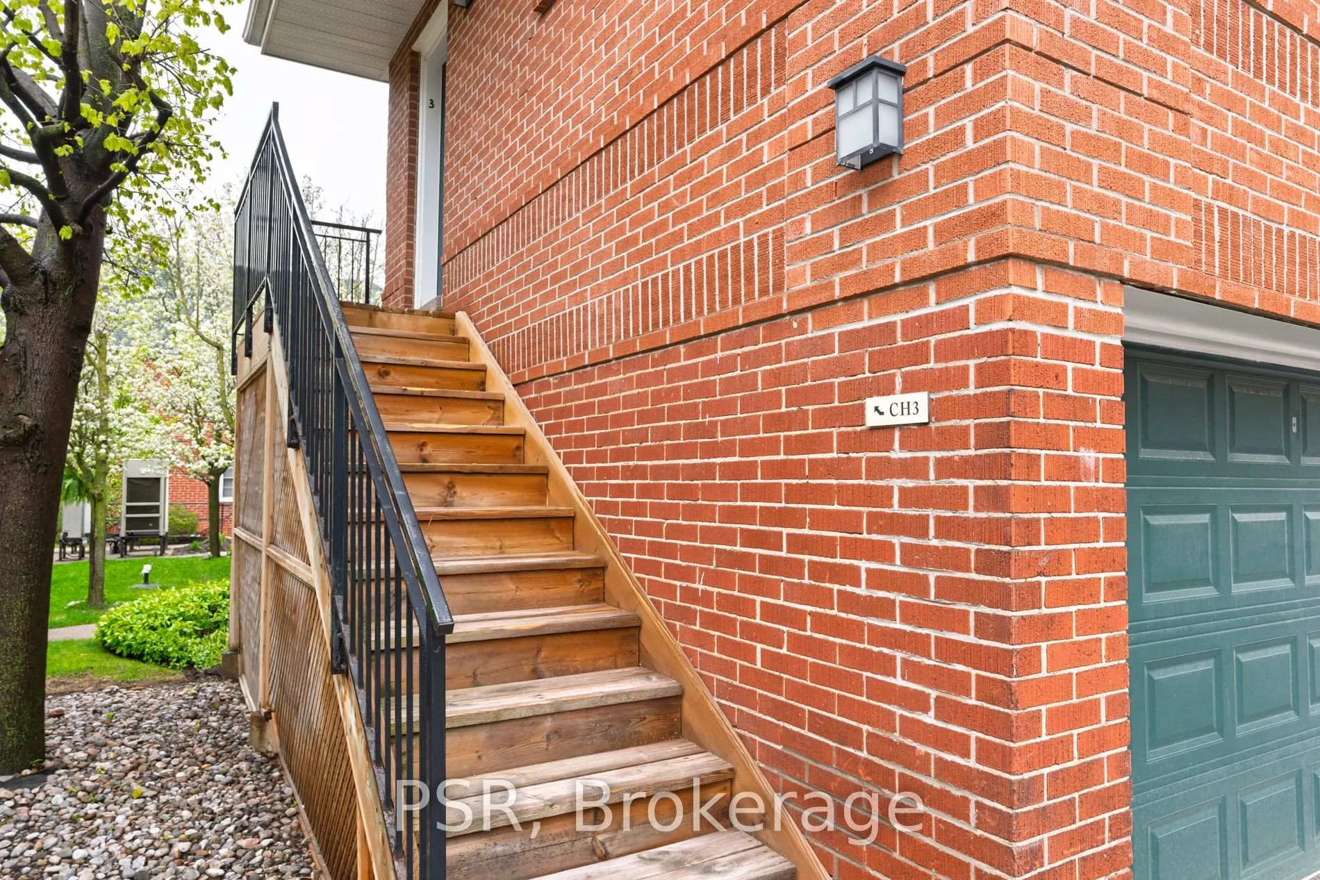 Photo 2 of Unit CH3, 1355 Bayview Avenue, Toronto, Leaside — HOMEH