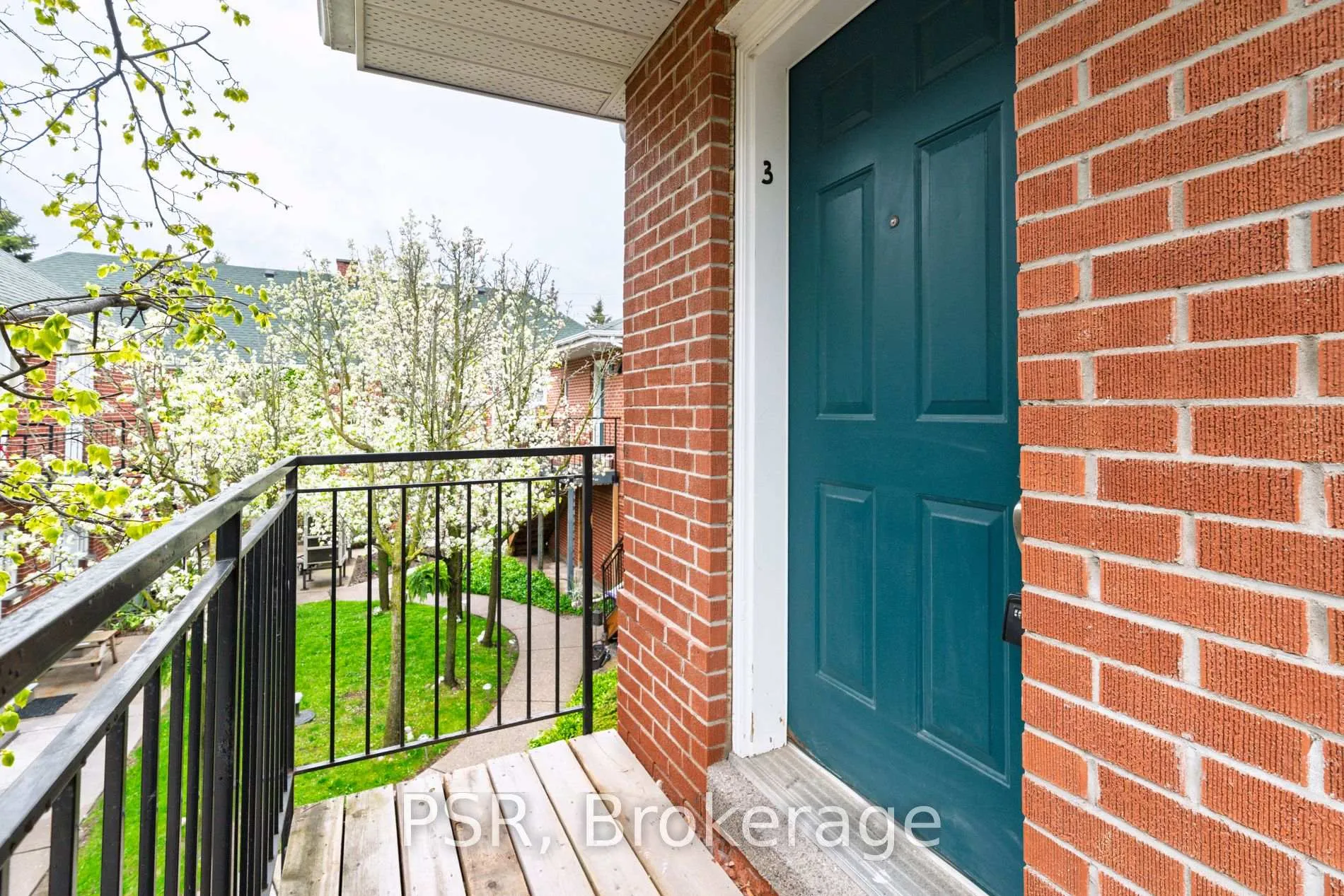 Photo 3 of Unit CH3, 1355 Bayview Avenue, Toronto, Leaside — HOMEH