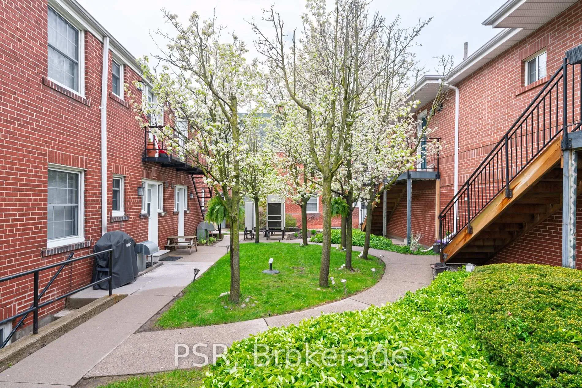 Photo 4 of Unit CH3, 1355 Bayview Avenue, Toronto, Leaside — HOMEH