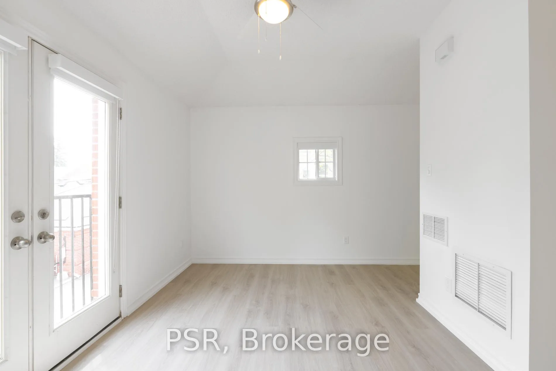Photo 6 of Unit CH3, 1355 Bayview Avenue, Toronto, Leaside — HOMEH