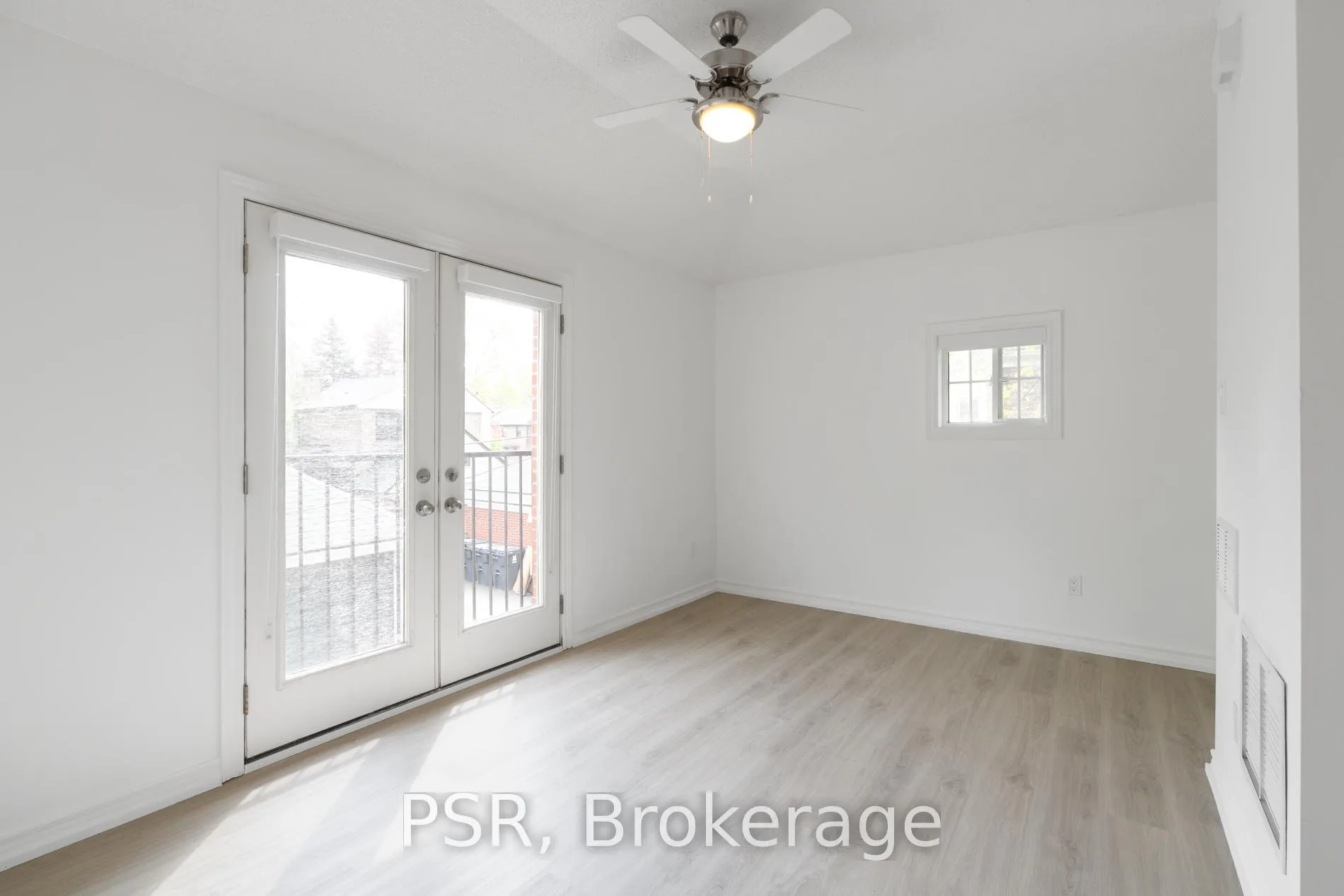 Photo 7 of Unit CH3, 1355 Bayview Avenue, Toronto, Leaside — HOMEH