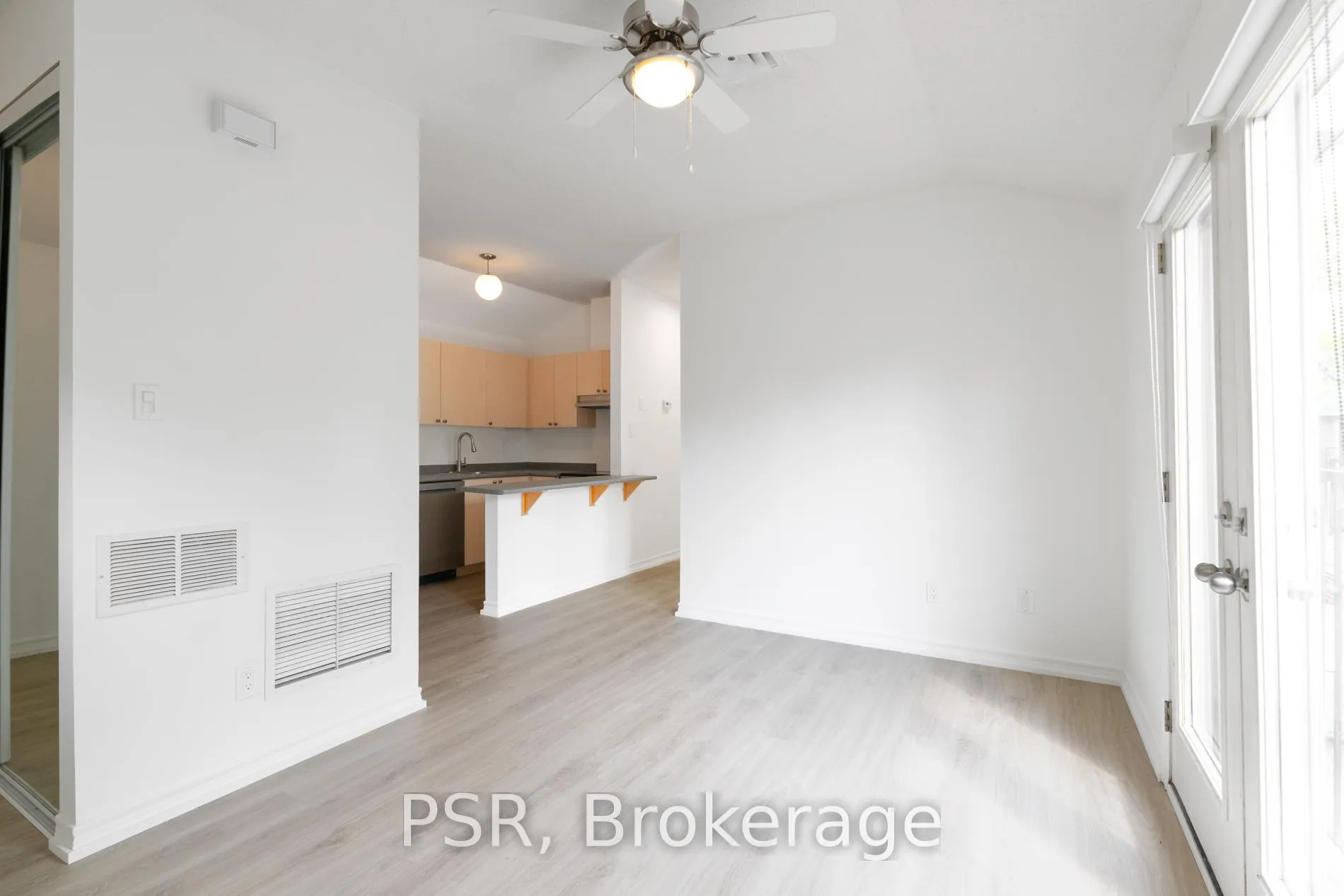 Photo 9 of Unit CH3, 1355 Bayview Avenue, Toronto, Leaside — HOMEH