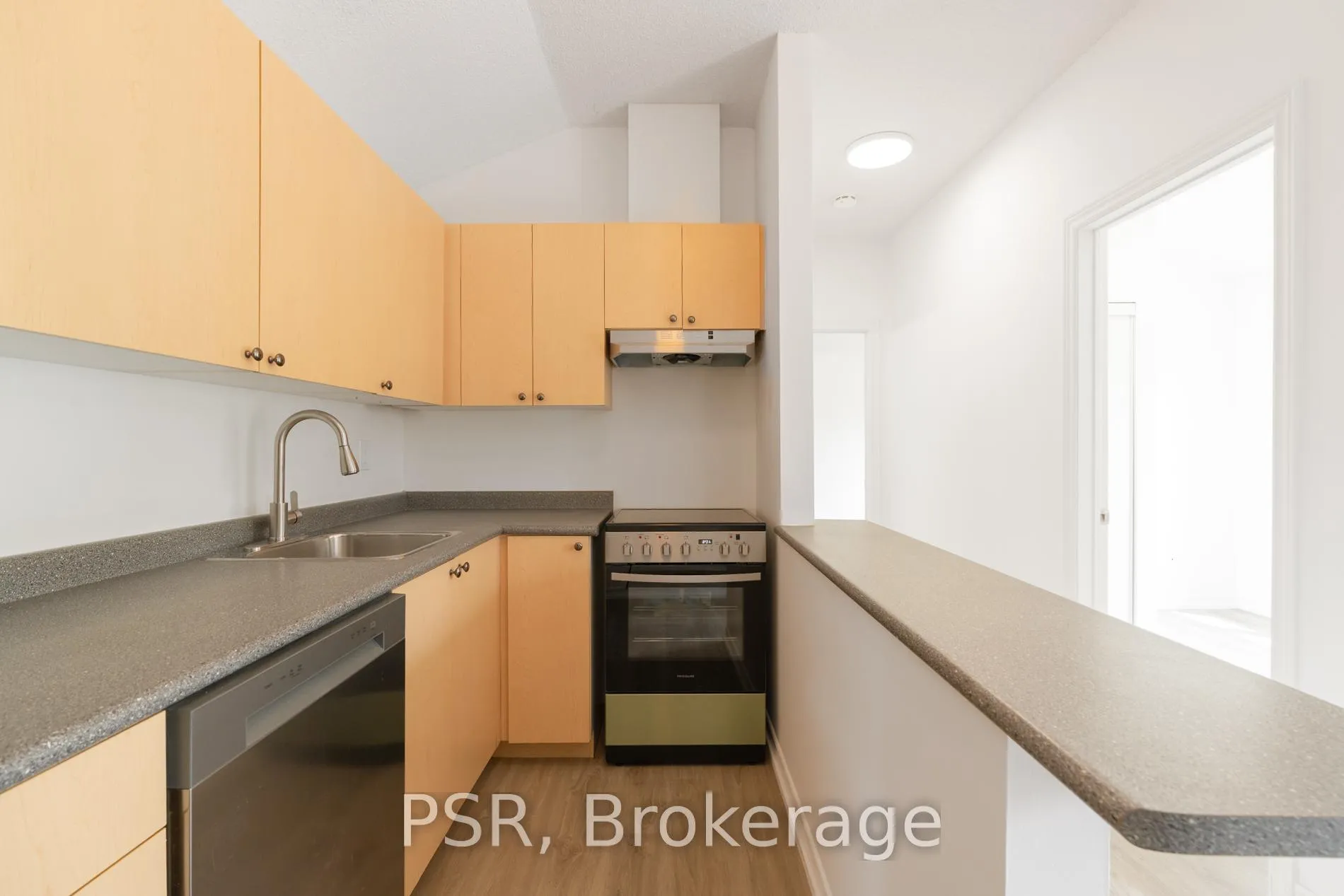 Photo 11 of Unit CH3, 1355 Bayview Avenue, Toronto, Leaside — HOMEH