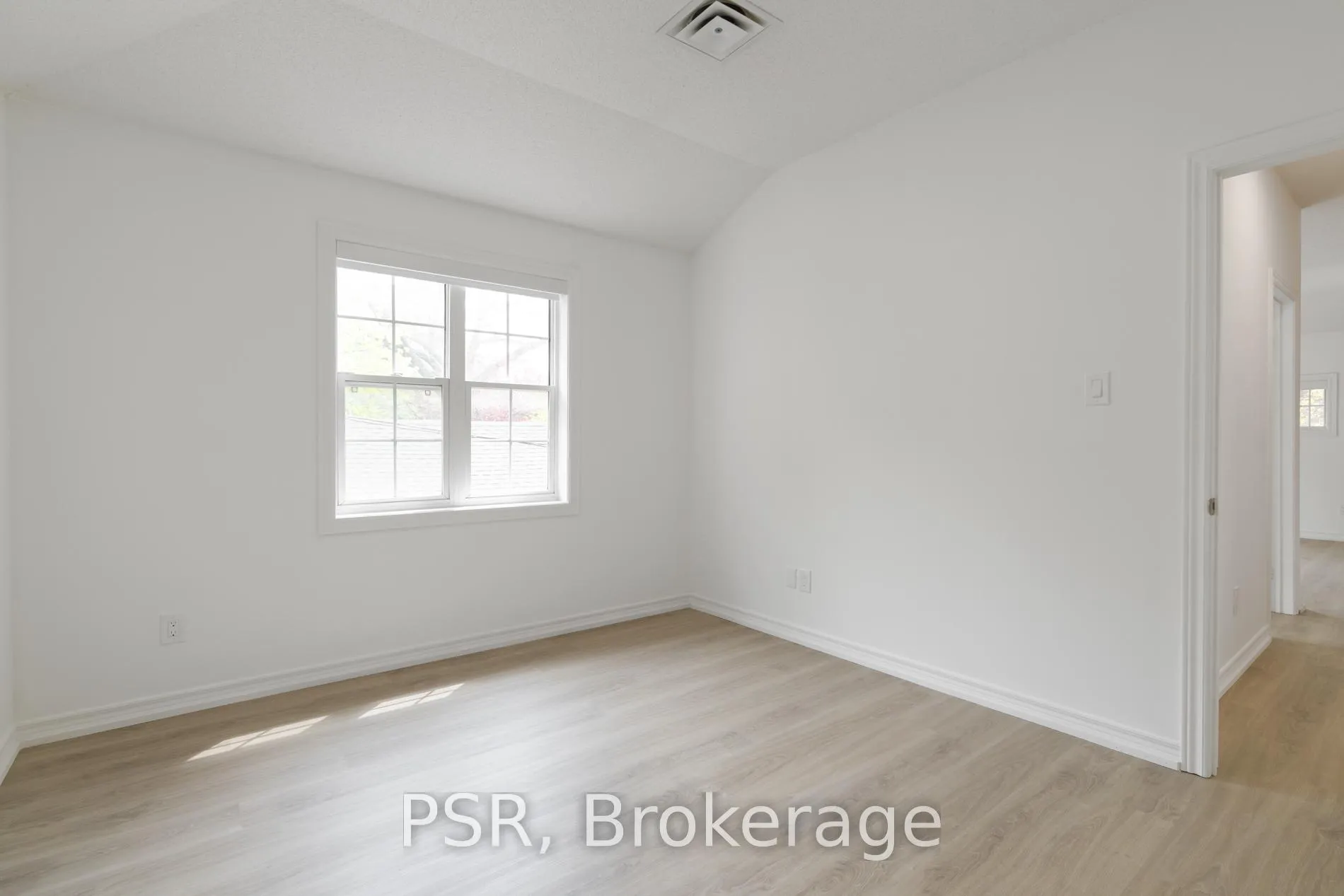 Photo 14 of Unit CH3, 1355 Bayview Avenue, Toronto, Leaside — HOMEH