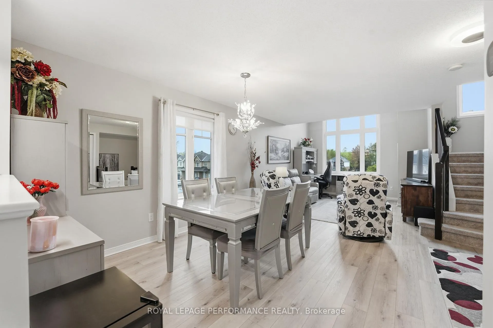 Photo 3 of 302 Galston, Ottawa, Mer Bleue/Bradley Estates/Anderson Park — HOMEH