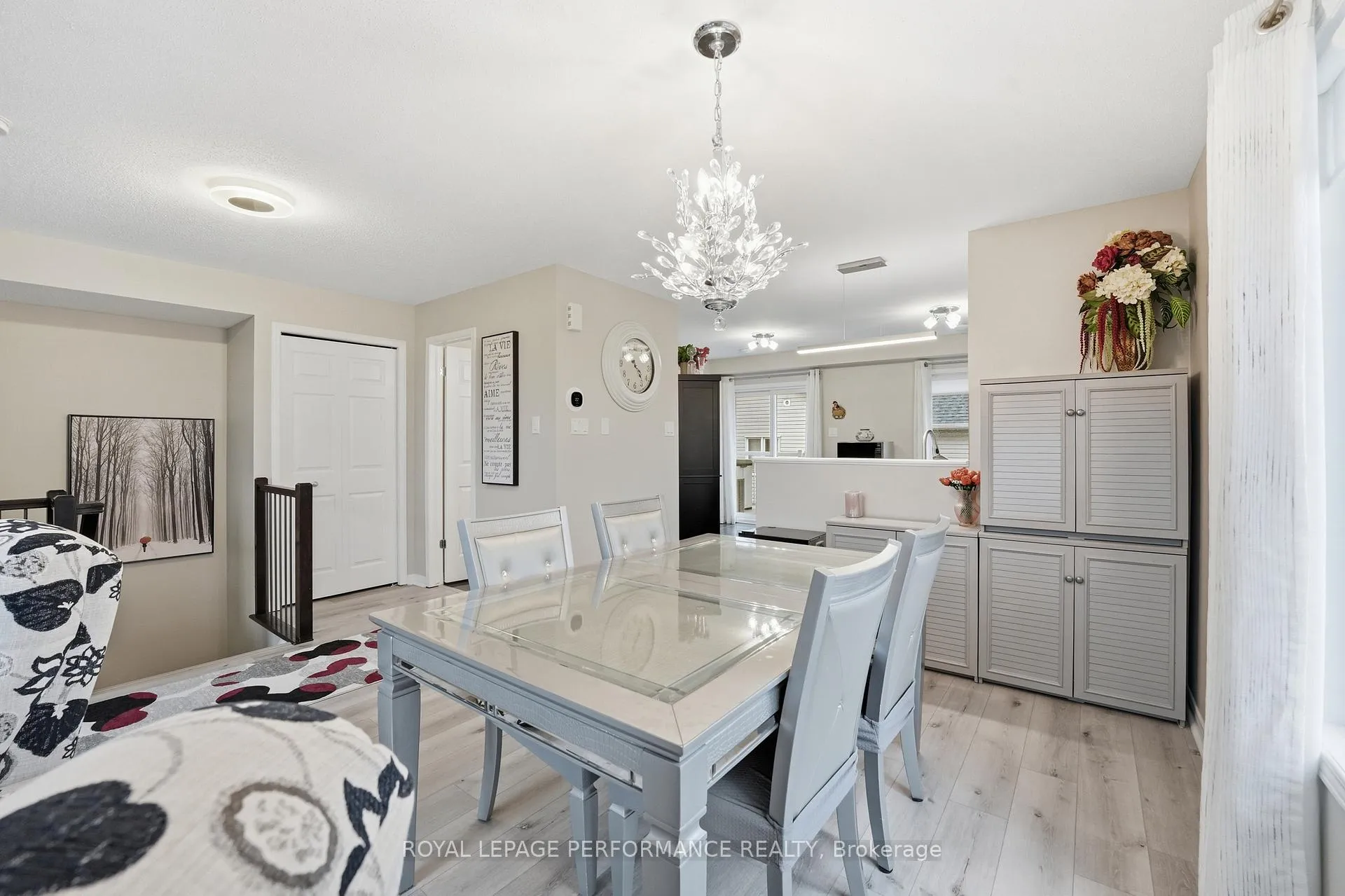Photo 5 of 302 Galston, Ottawa, Mer Bleue/Bradley Estates/Anderson Park — HOMEH