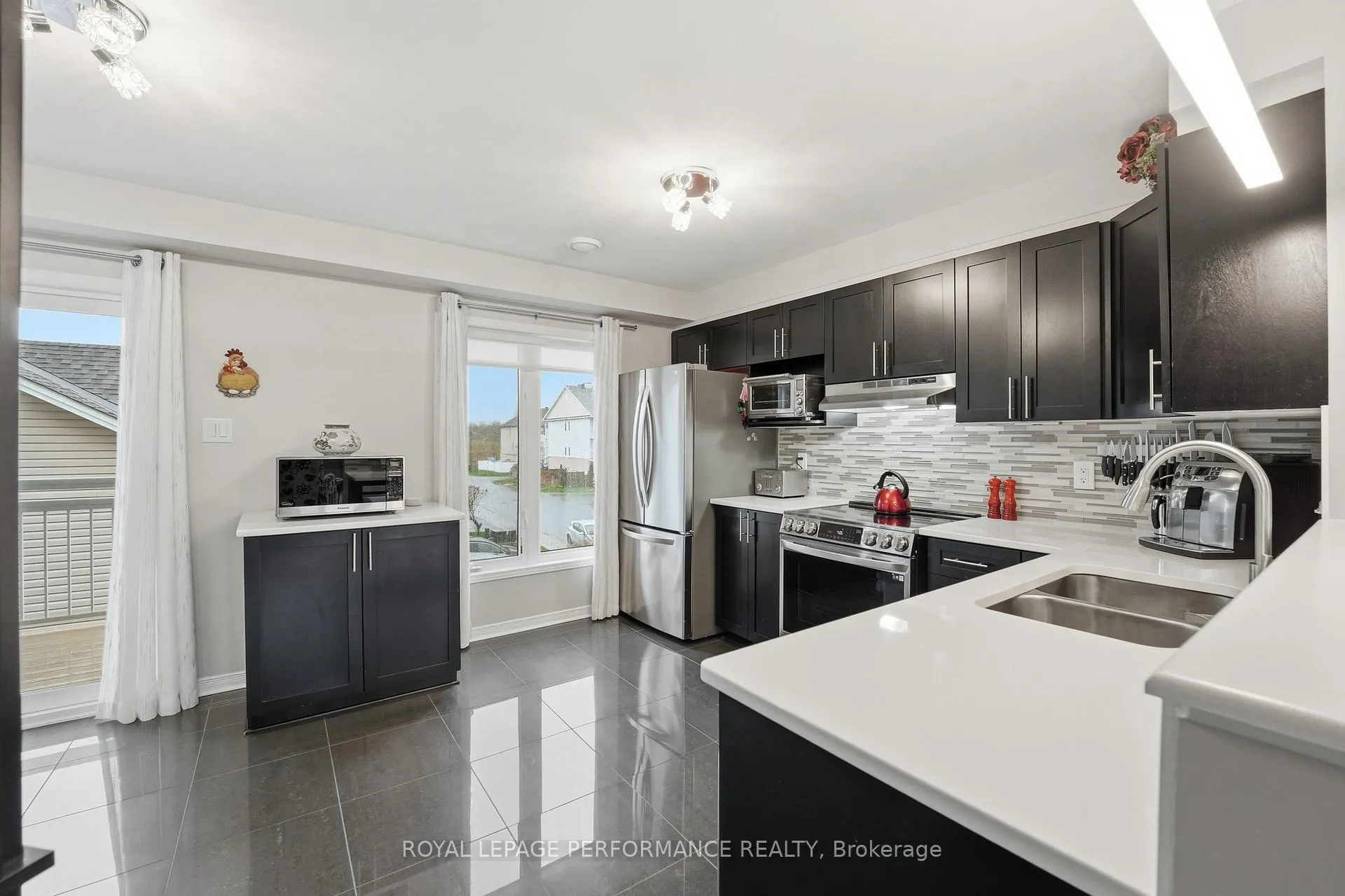 Photo 13 of 302 Galston, Ottawa, Mer Bleue/Bradley Estates/Anderson Park — HOMEH