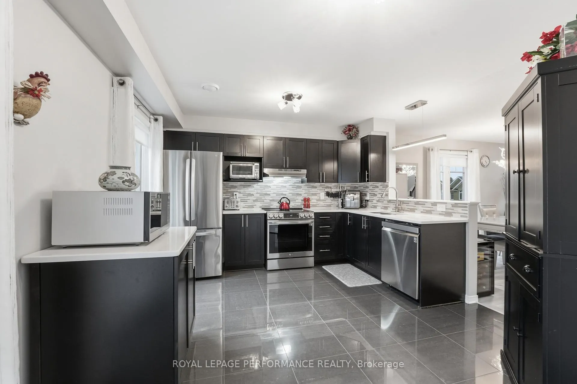 Photo 14 of 302 Galston, Ottawa, Mer Bleue/Bradley Estates/Anderson Park — HOMEH