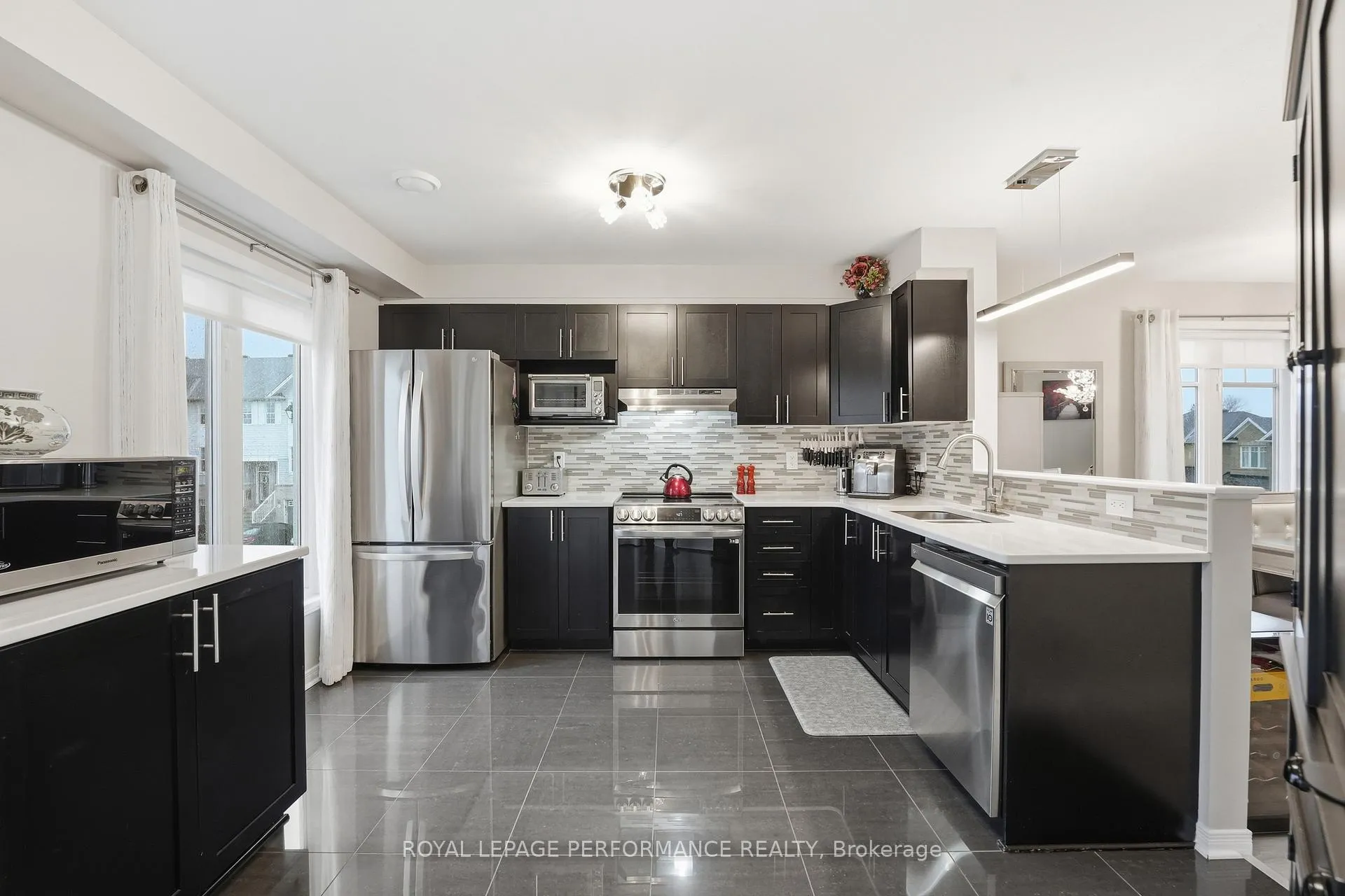 Photo 15 of 302 Galston, Ottawa, Mer Bleue/Bradley Estates/Anderson Park — HOMEH