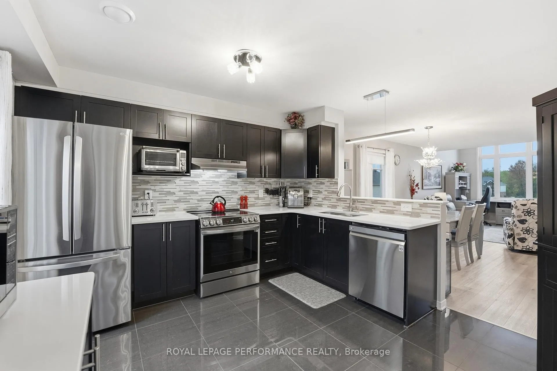 Photo 16 of 302 Galston, Ottawa, Mer Bleue/Bradley Estates/Anderson Park — HOMEH