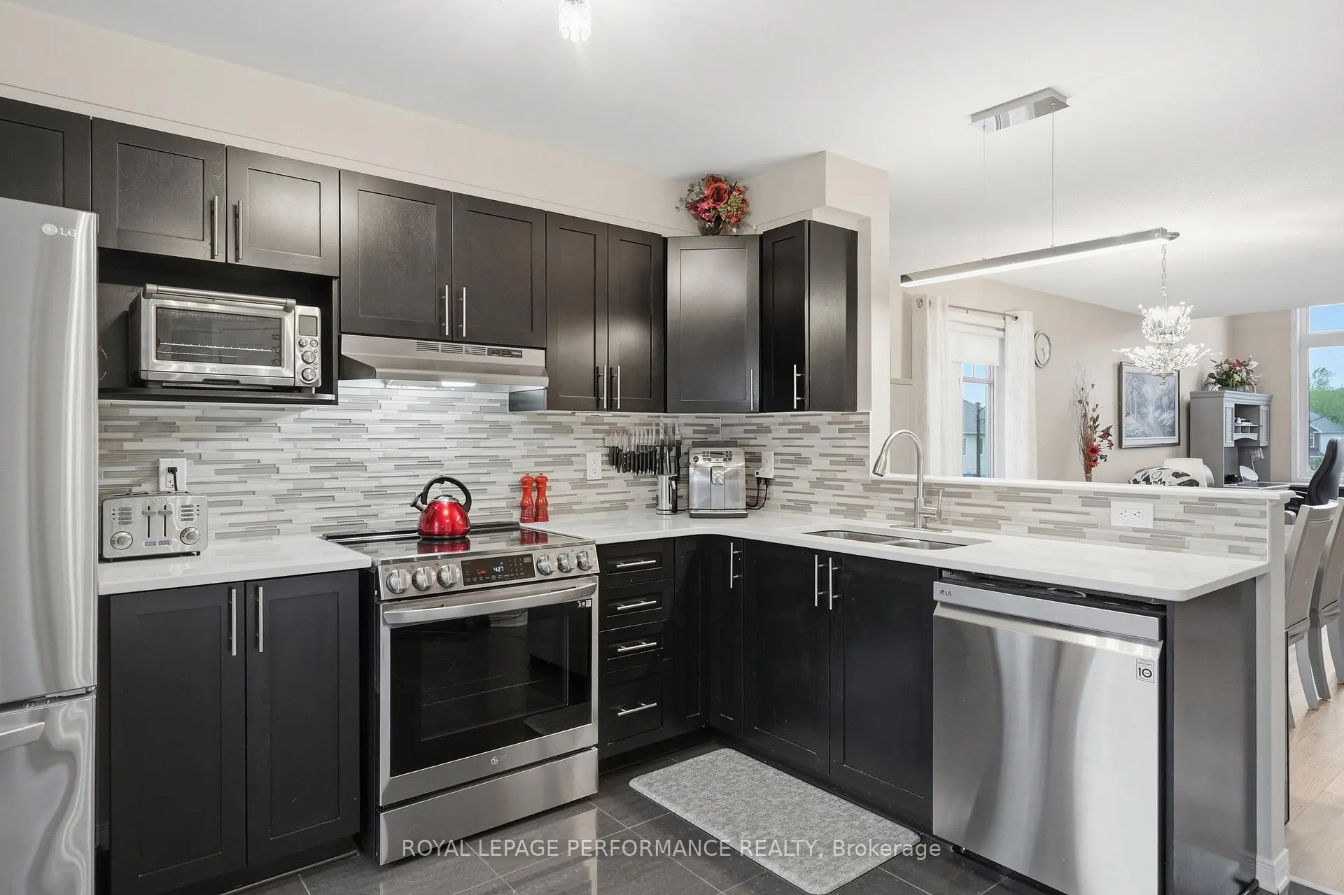 Photo 17 of 302 Galston, Ottawa, Mer Bleue/Bradley Estates/Anderson Park — HOMEH
