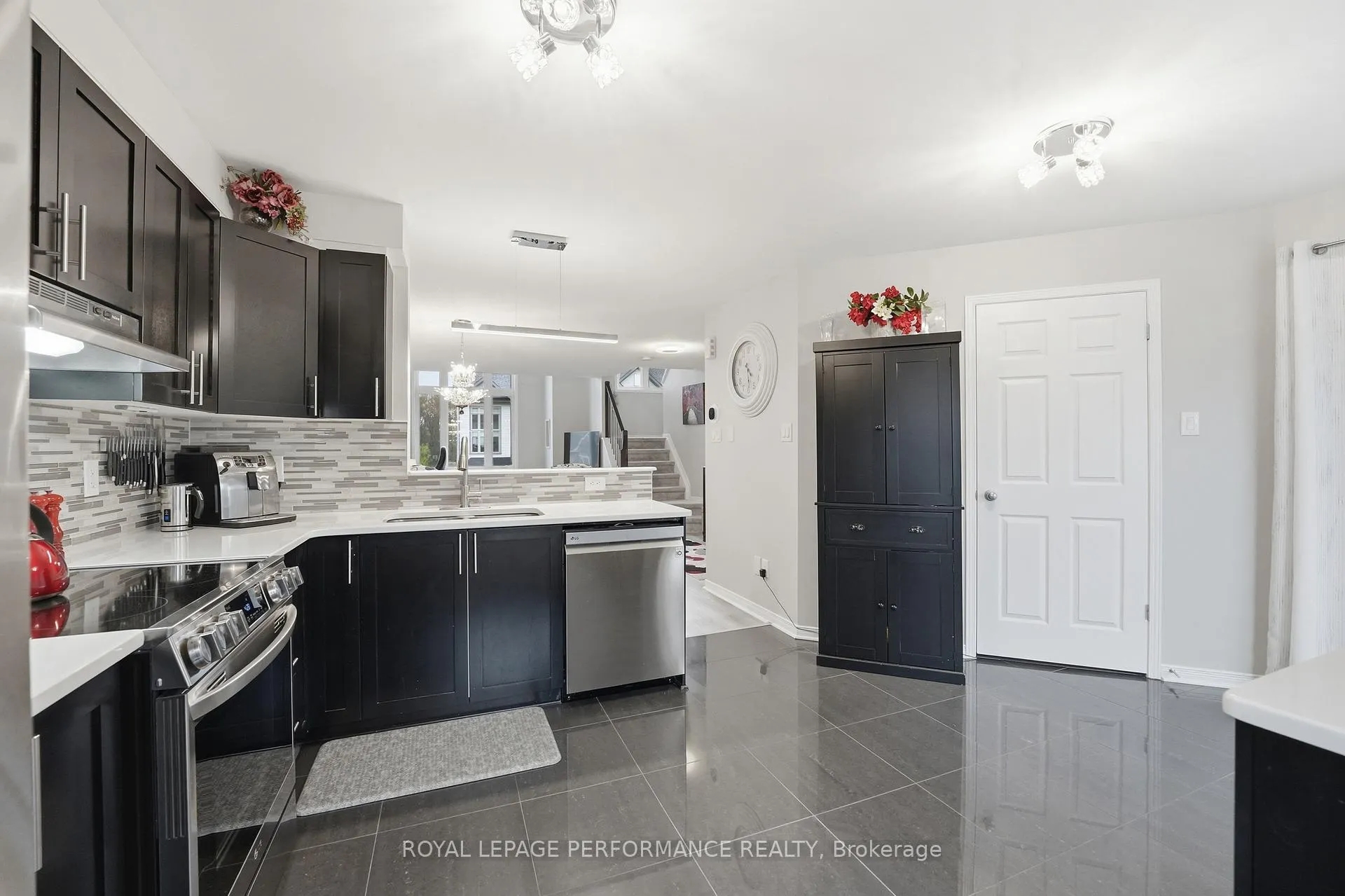 Photo 18 of 302 Galston, Ottawa, Mer Bleue/Bradley Estates/Anderson Park — HOMEH