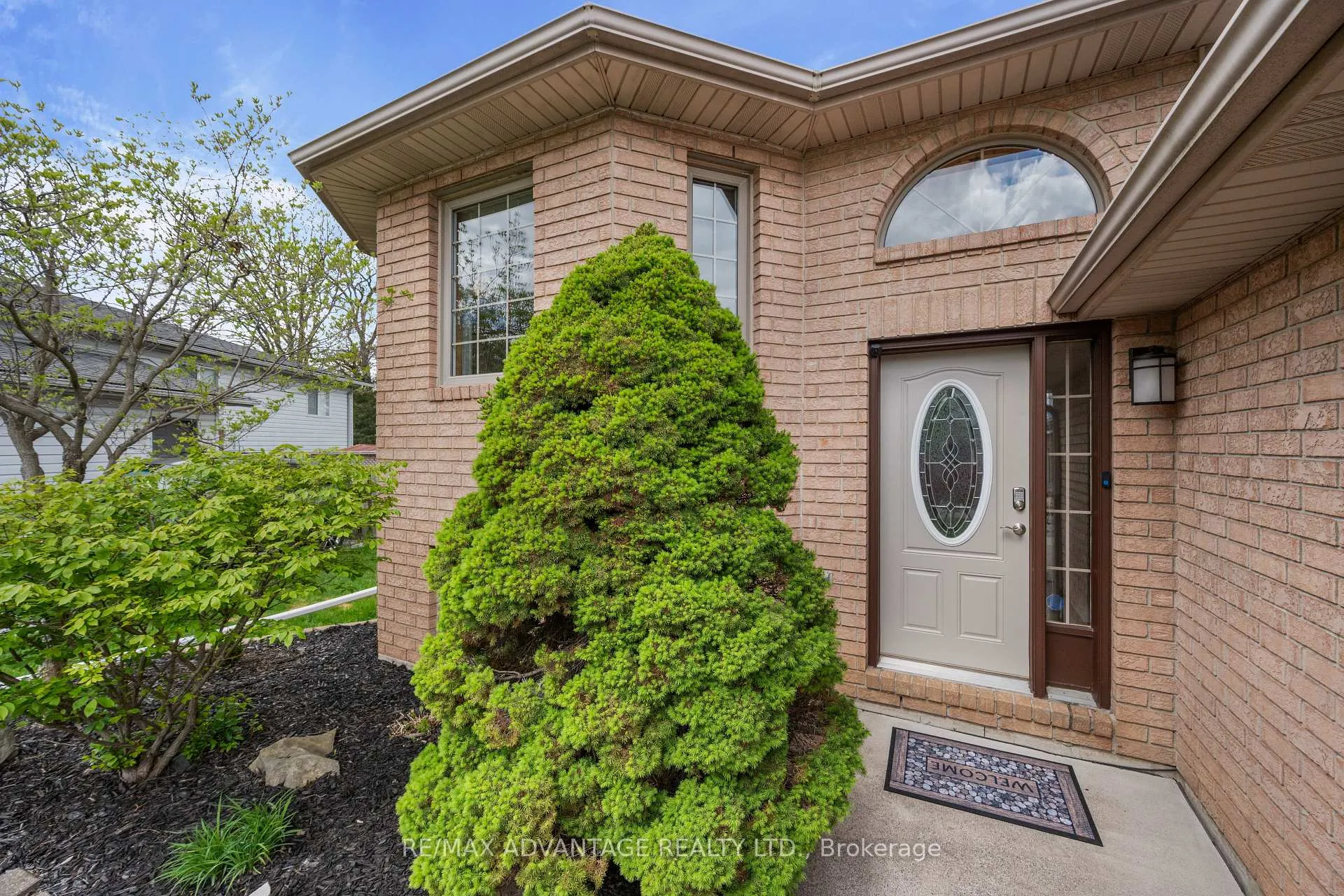 Photo 3 of 1978 Fuller Crescent, Windsor — HOMEH