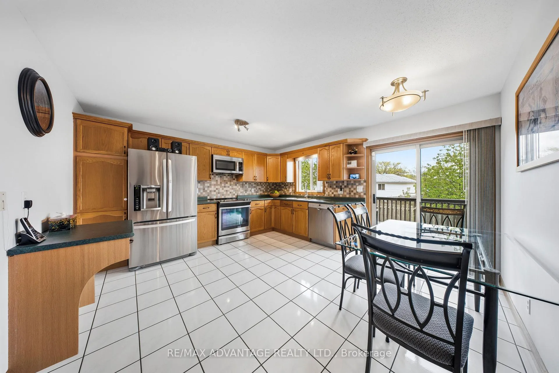 Photo 13 of 1978 Fuller Crescent, Windsor — HOMEH