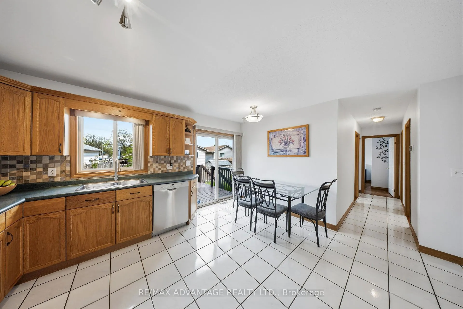 Photo 15 of 1978 Fuller Crescent, Windsor — HOMEH